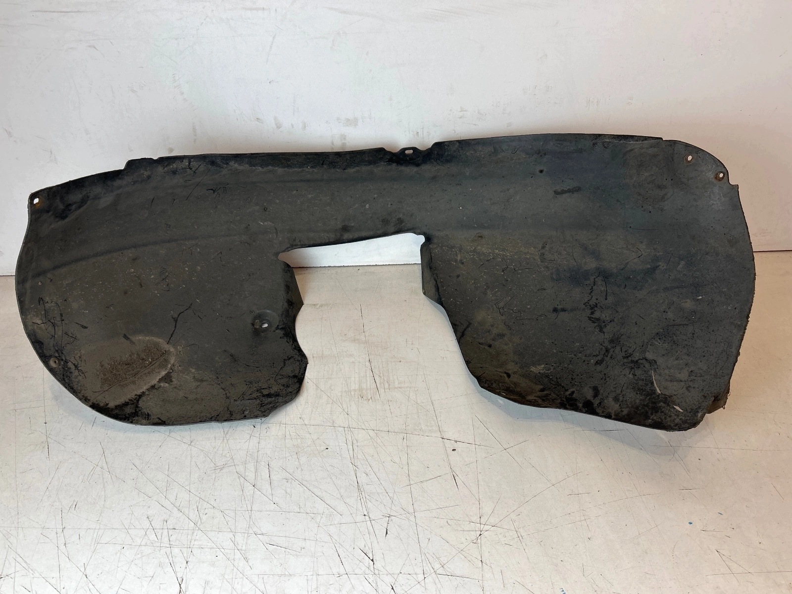 damaged mudguard right front Volkswagen Passat B7