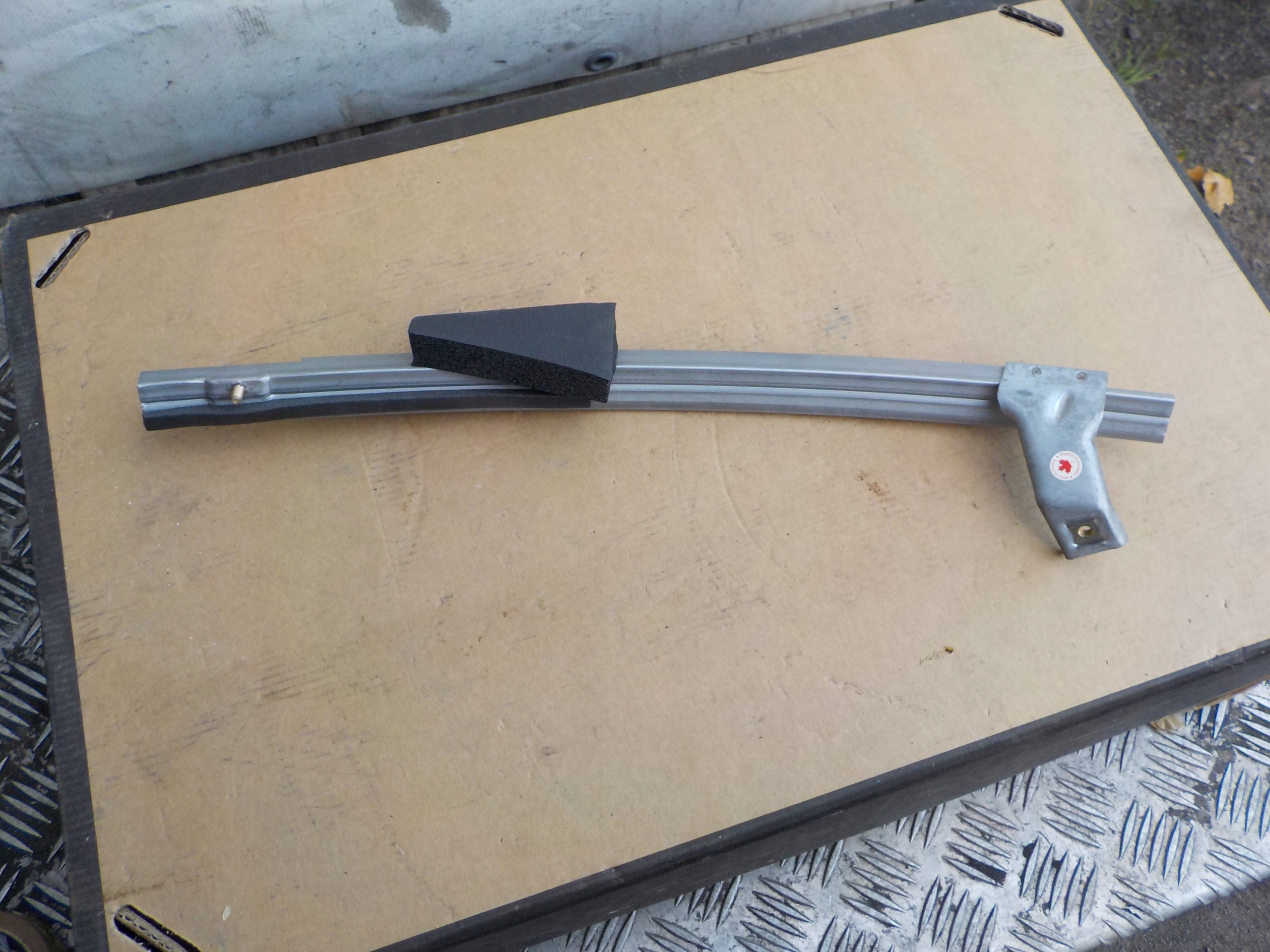 CHRYSLER VOYAGER IV CARAVAN PROWADNICA windows rear part