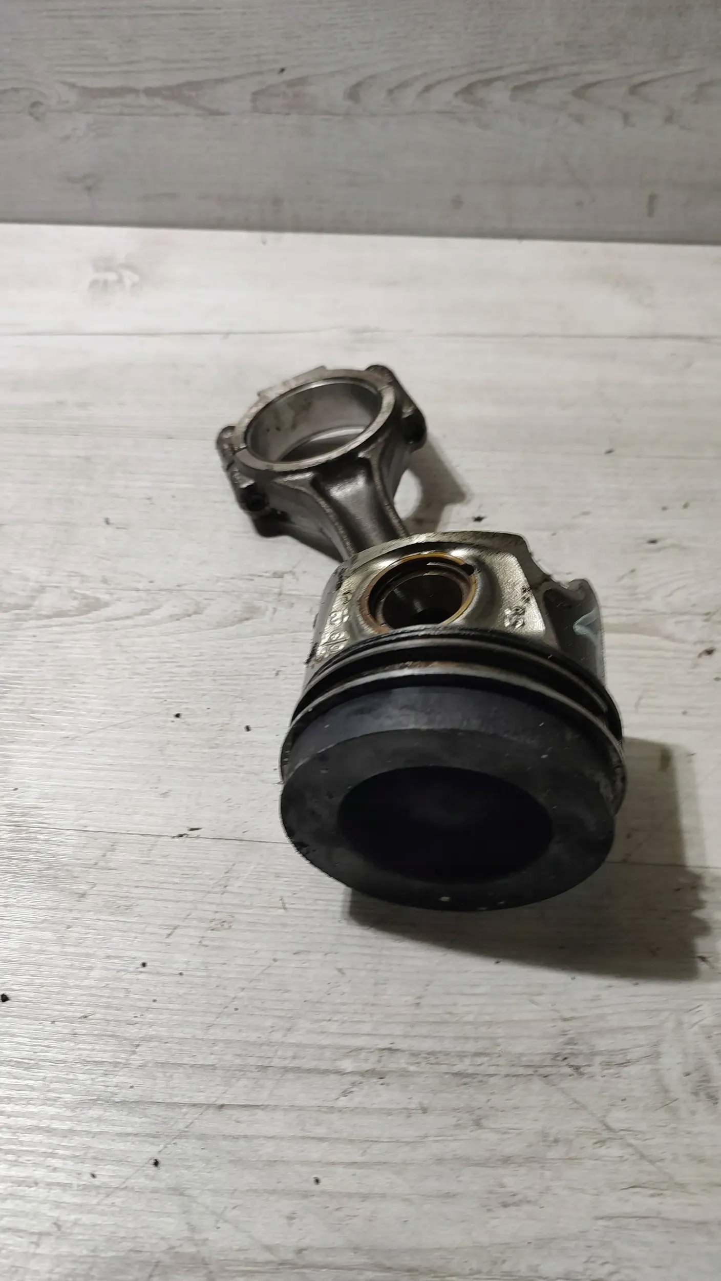 Audi TT 8J 13r 2.0tdi piston with connecting rod