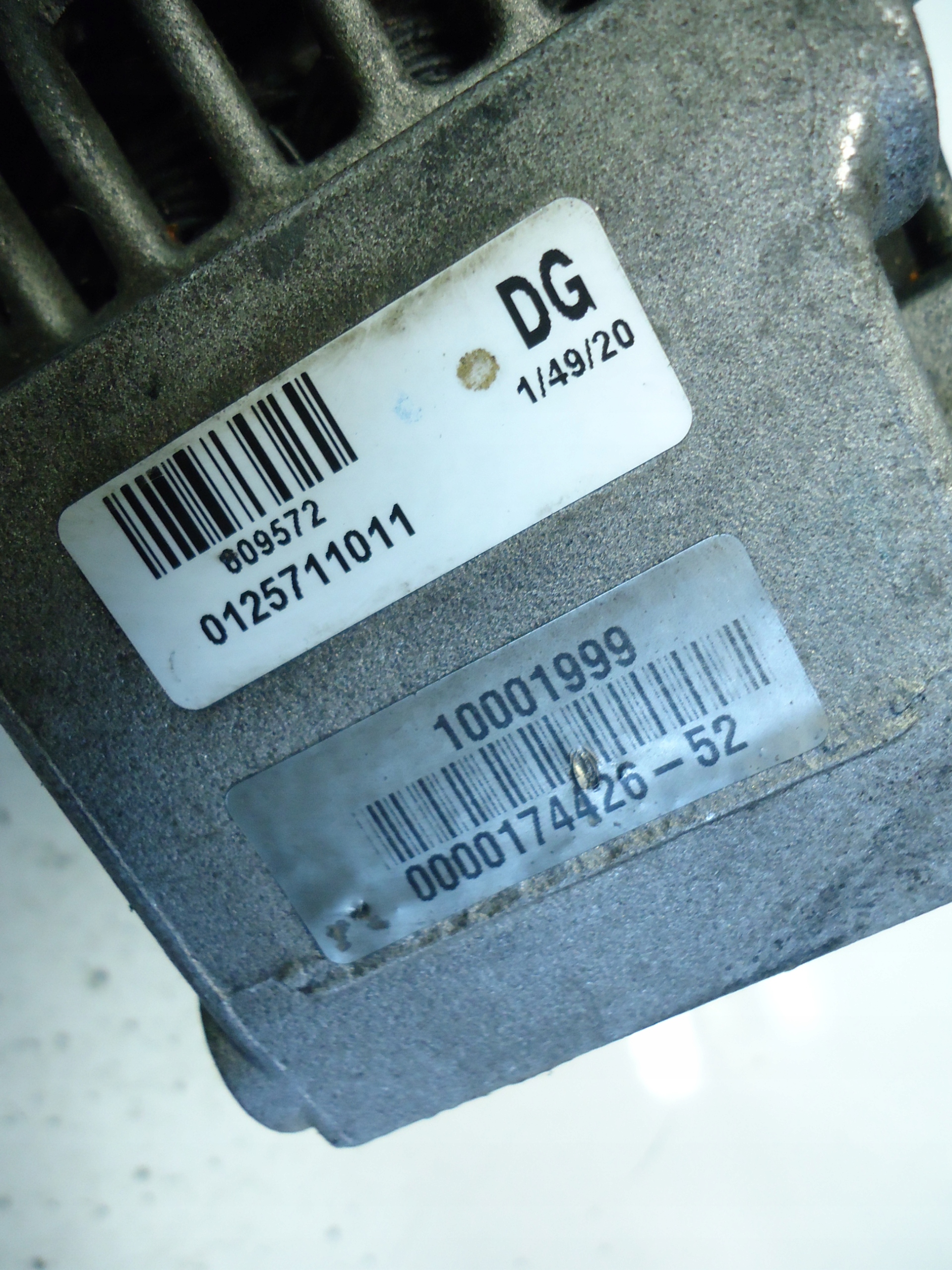 CITROEN C3 1.6 2012 5F01 генератор 0125711011