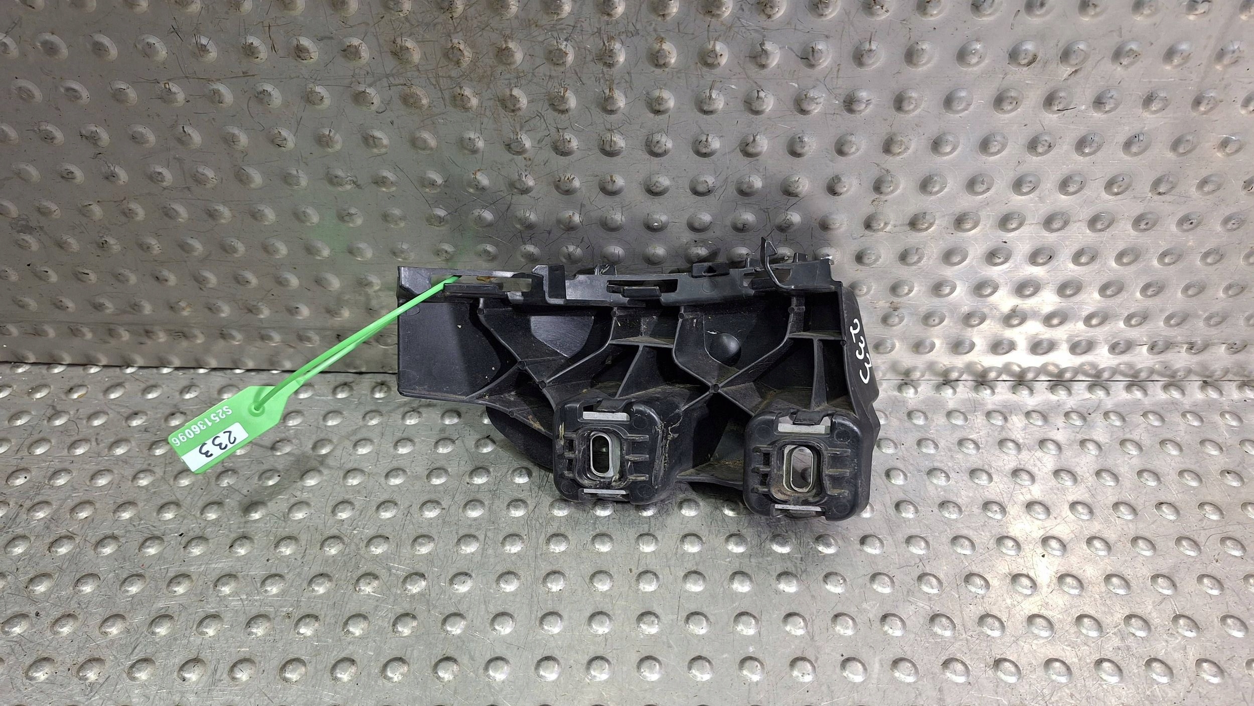 bumper bracket right rear part A2538801003 MERCEDES GLC W253