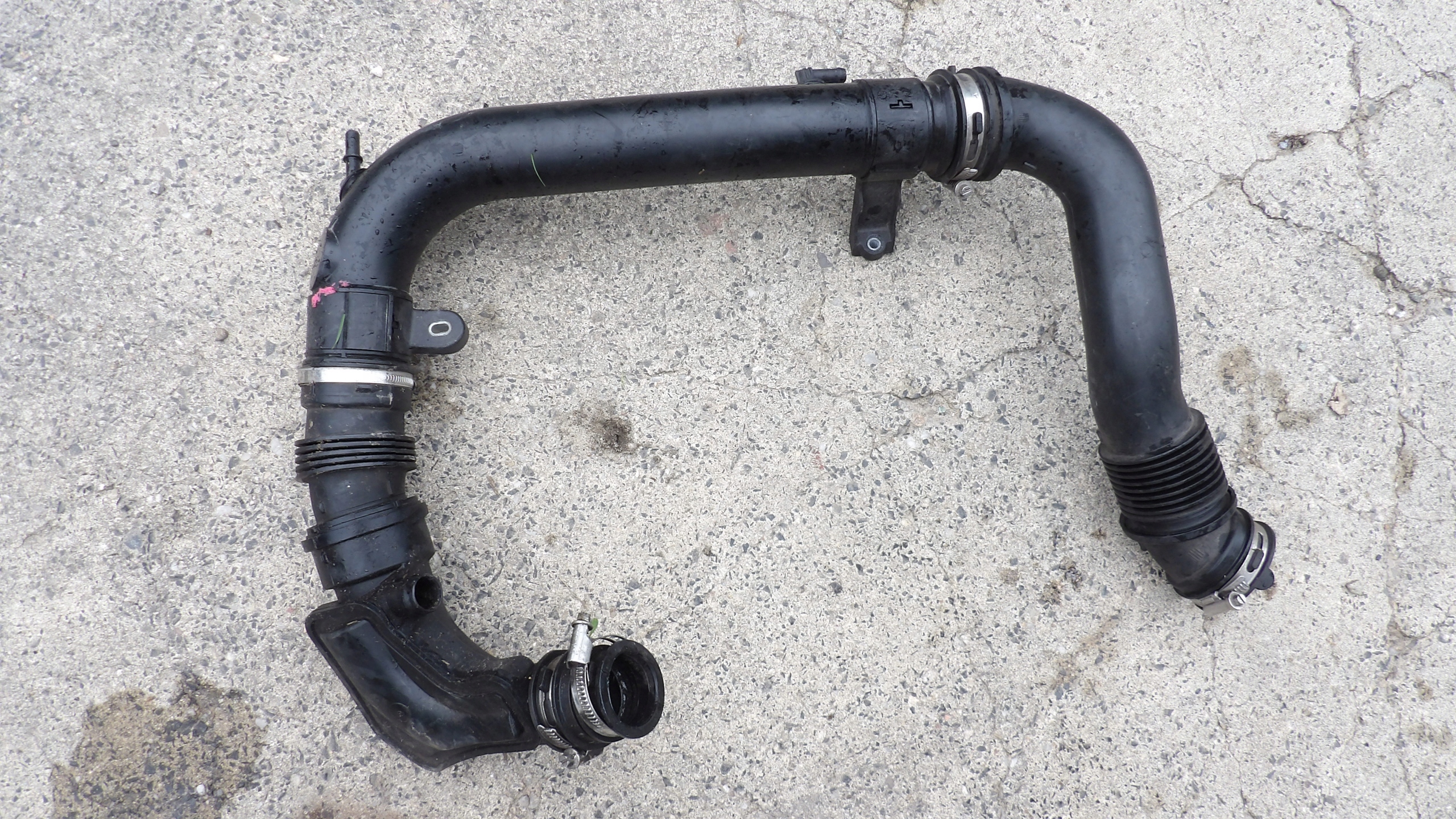 FORD FIESTA MK7 1.0 EB air hose pipe
