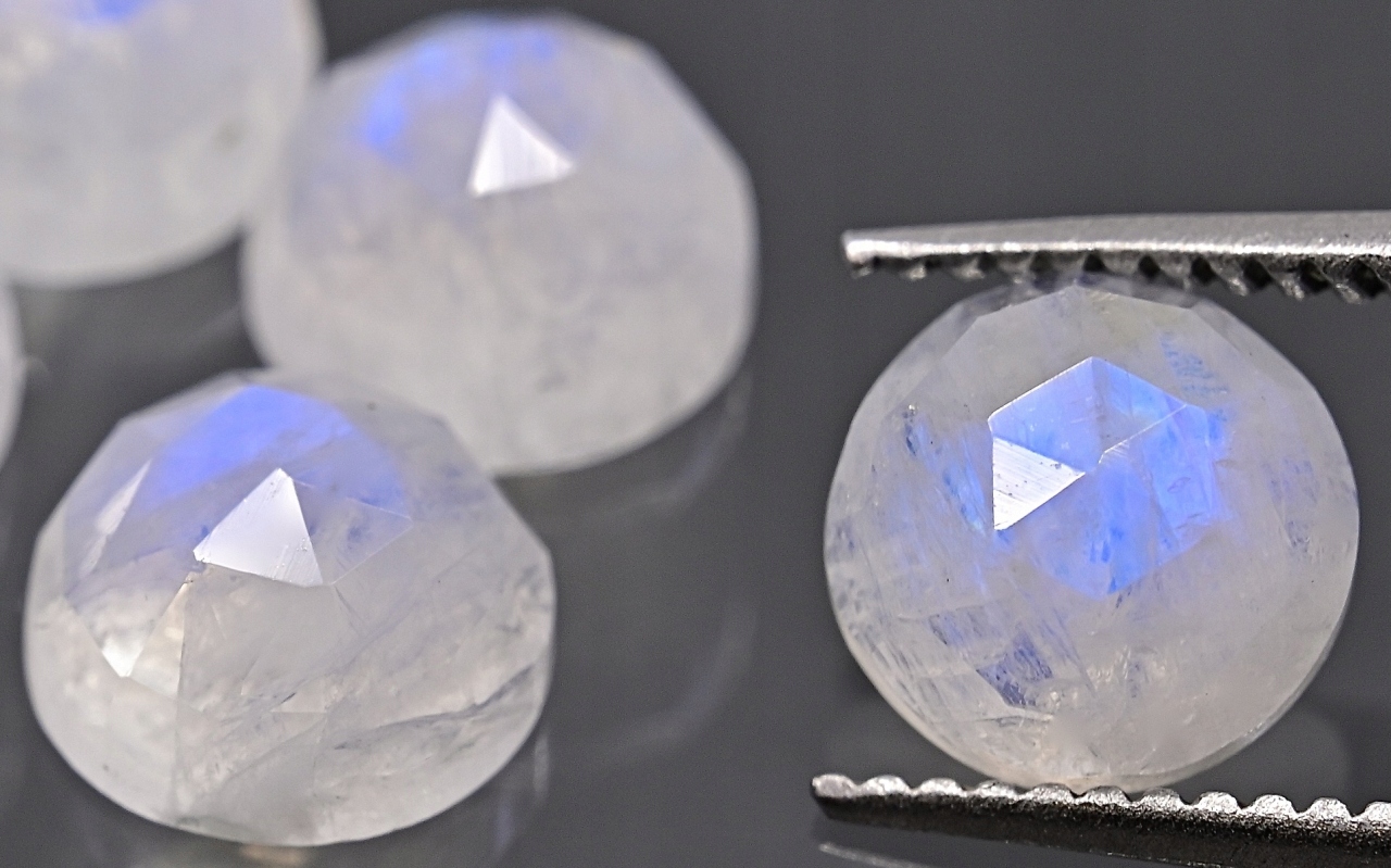 Měsíční kámen fazetovaná kulatá růžice fi 10