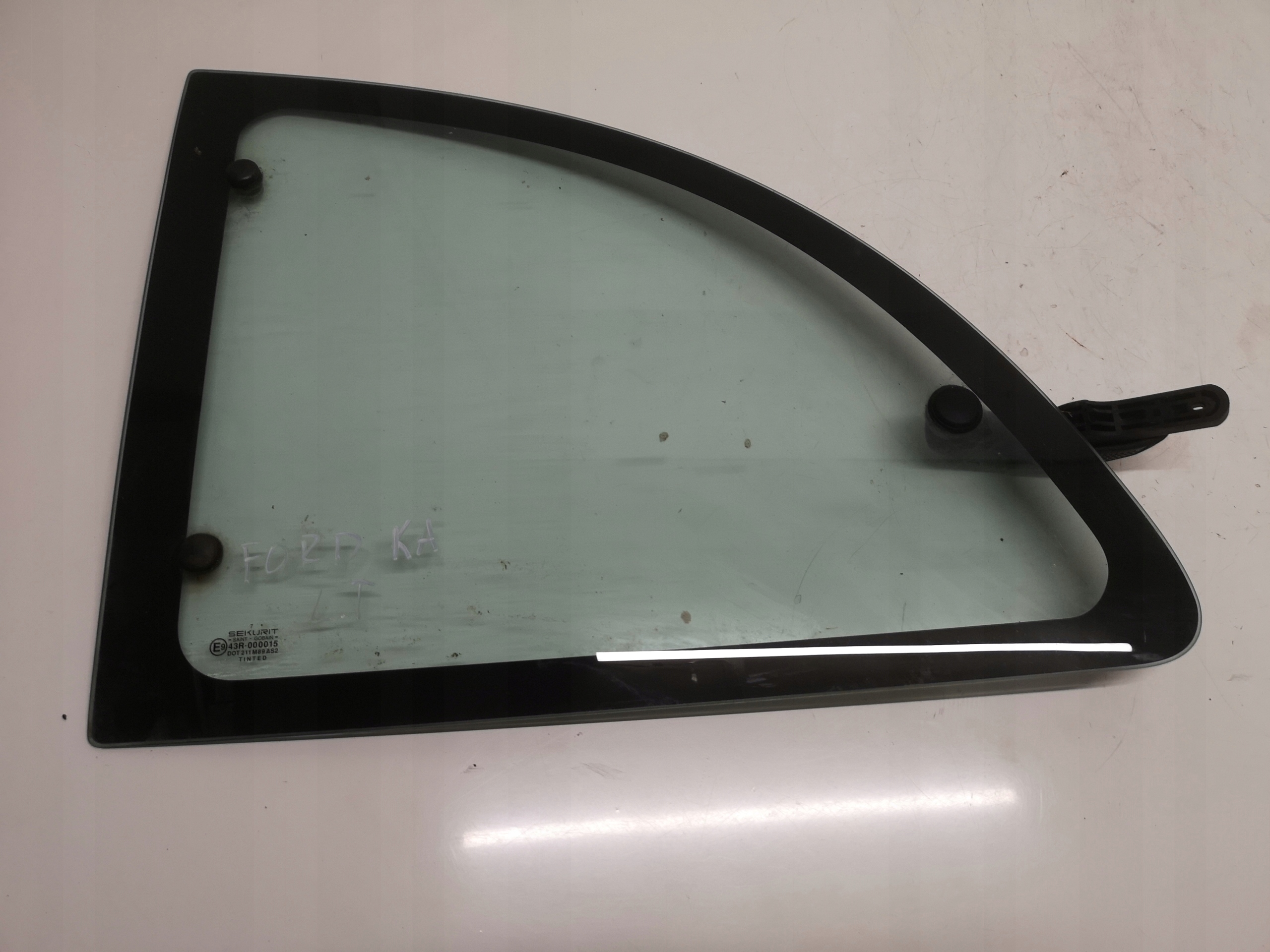 FORD KA I 96-08 SZYBA KAROSERYJNA LEWA UCHYLNA