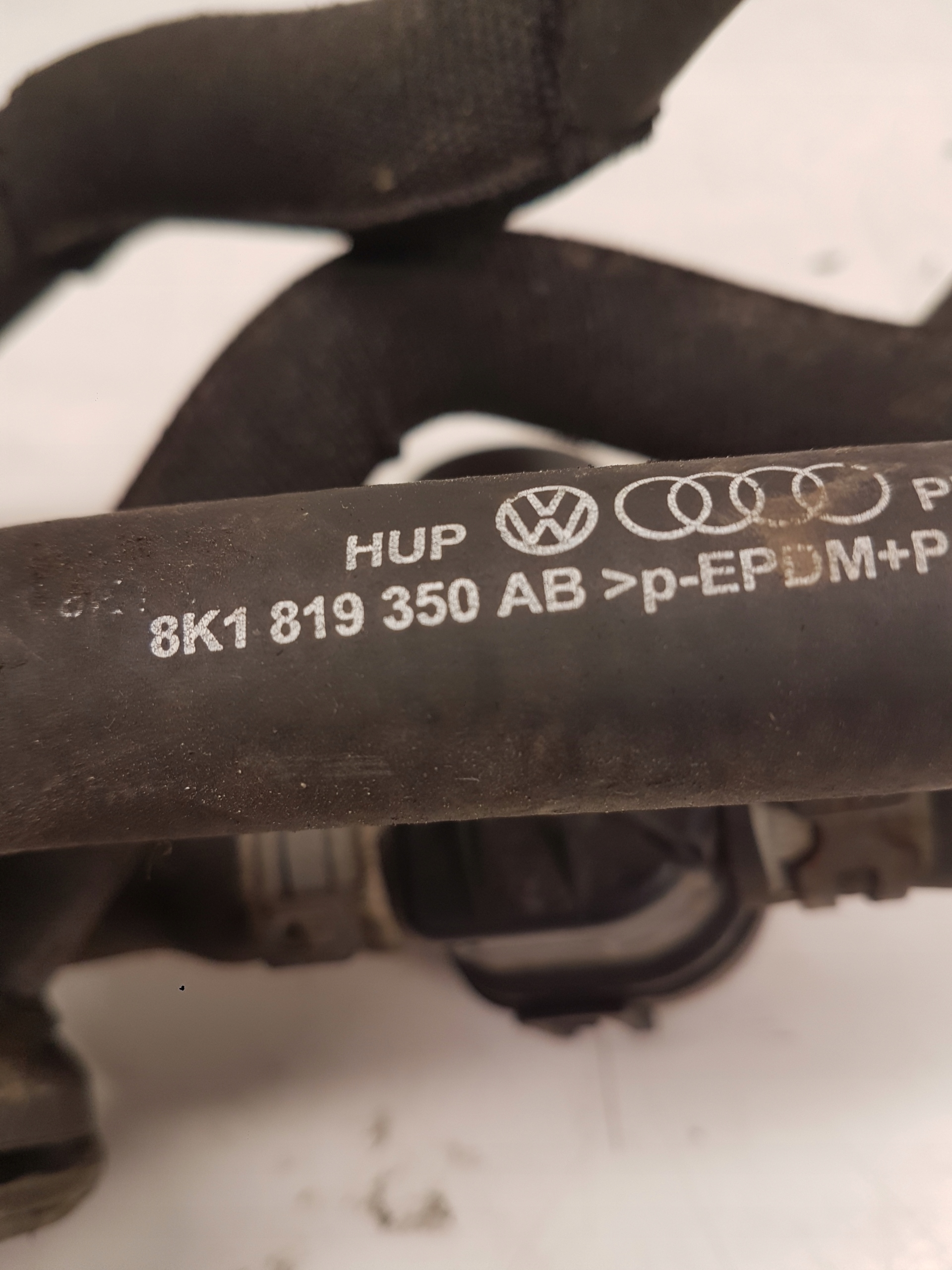 crijevo cijev vode AUDI A4 A5 Q5 8K1819350AB