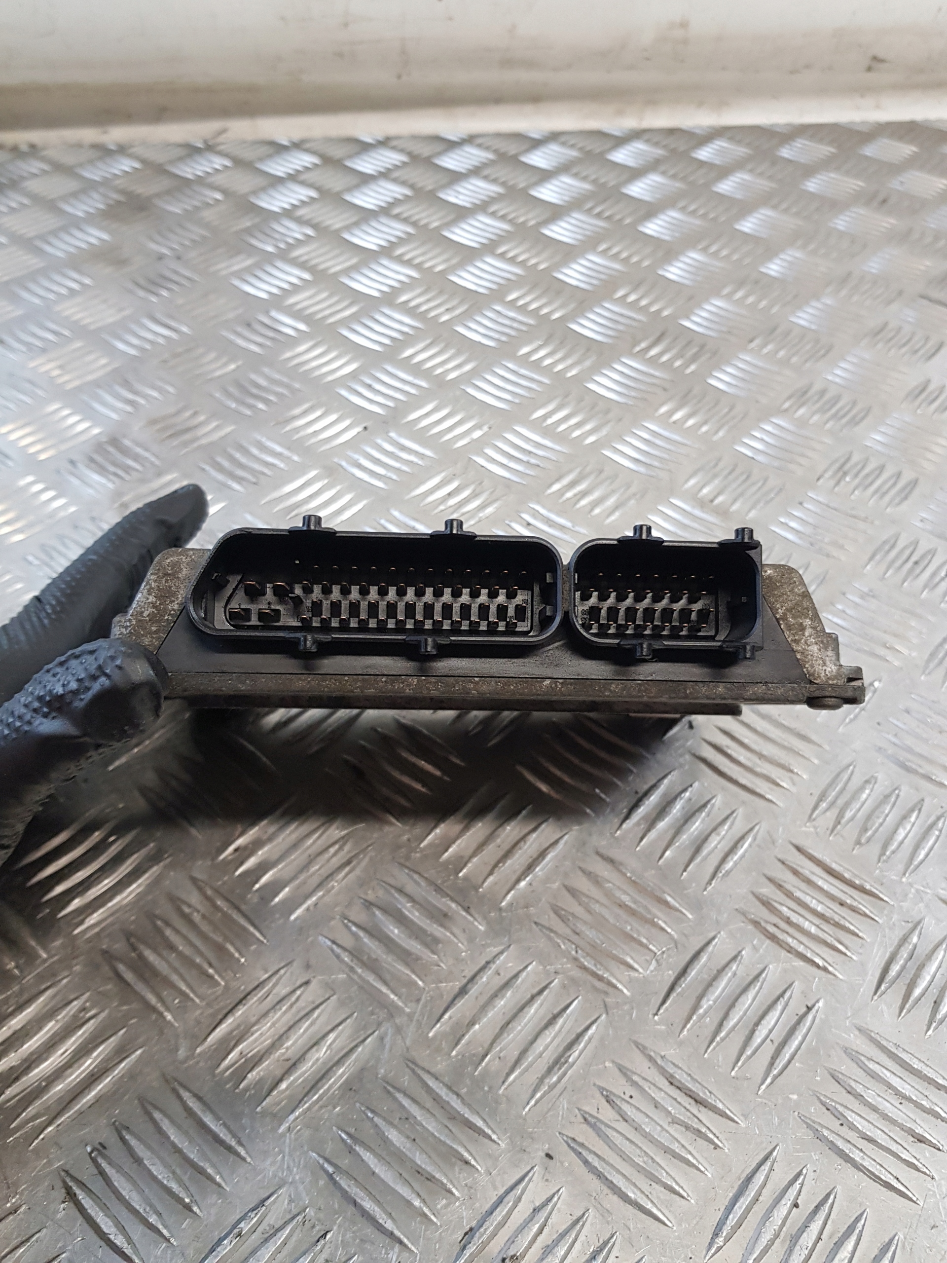 control unit of the engine 06A906019BF 5WP4858 04 VW GOLF IV 1.6B EUROPA