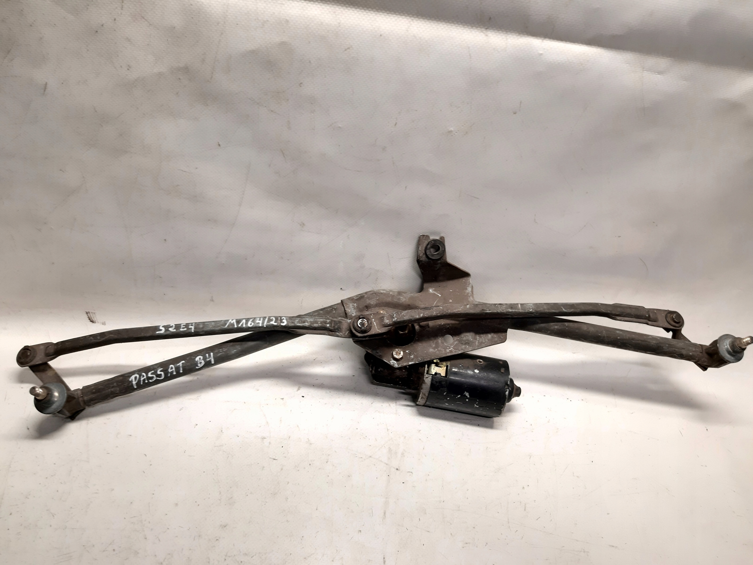 Wischergestänge vorne VW PASSAT B4