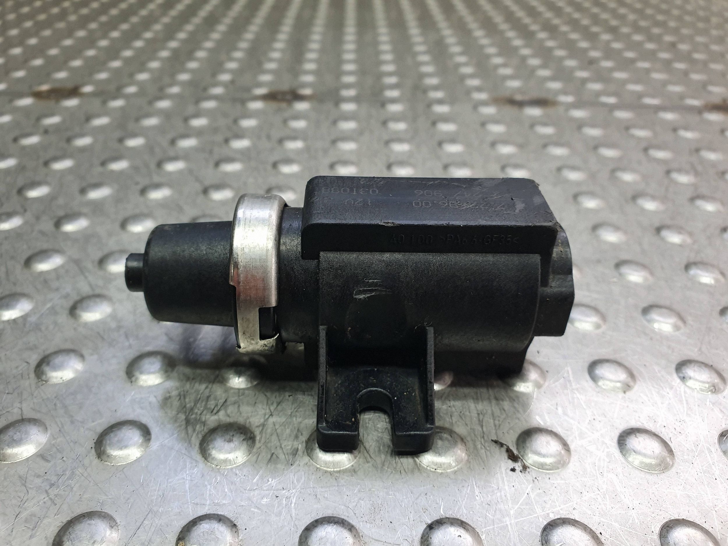 valve vacual tube 2247906 BMW E39 E46 E53 E60 E61 E87 2.0 2.5 3.0D