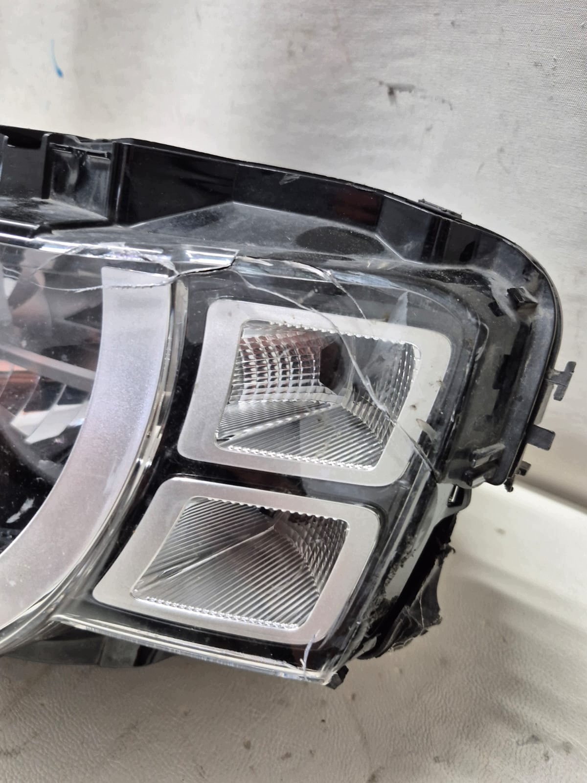 LAND ROVER DEFENDER II L663 20- light left front FULL LED L8B213W030BG