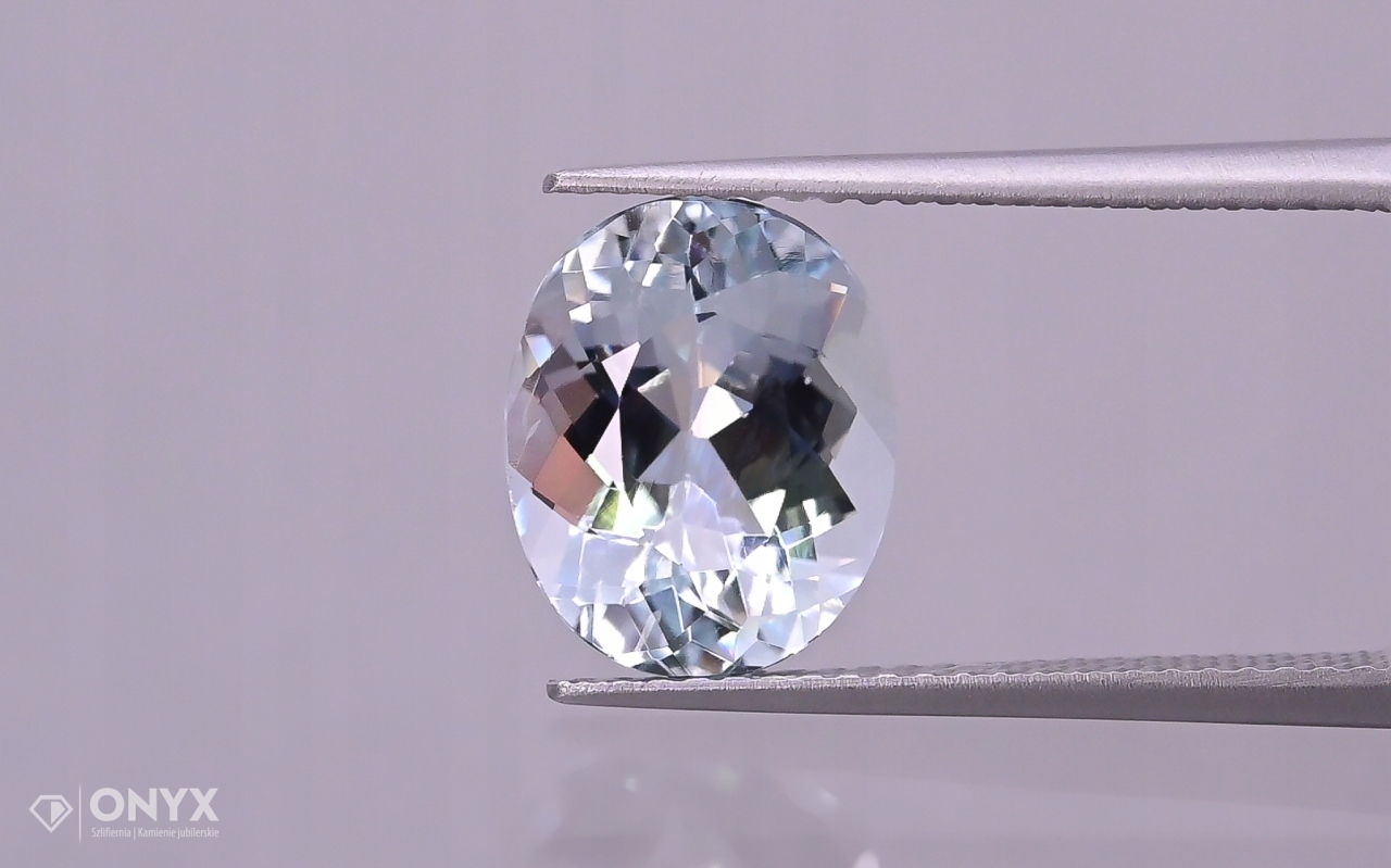 Akvamarín fasetovaný ovál 11x9 mm