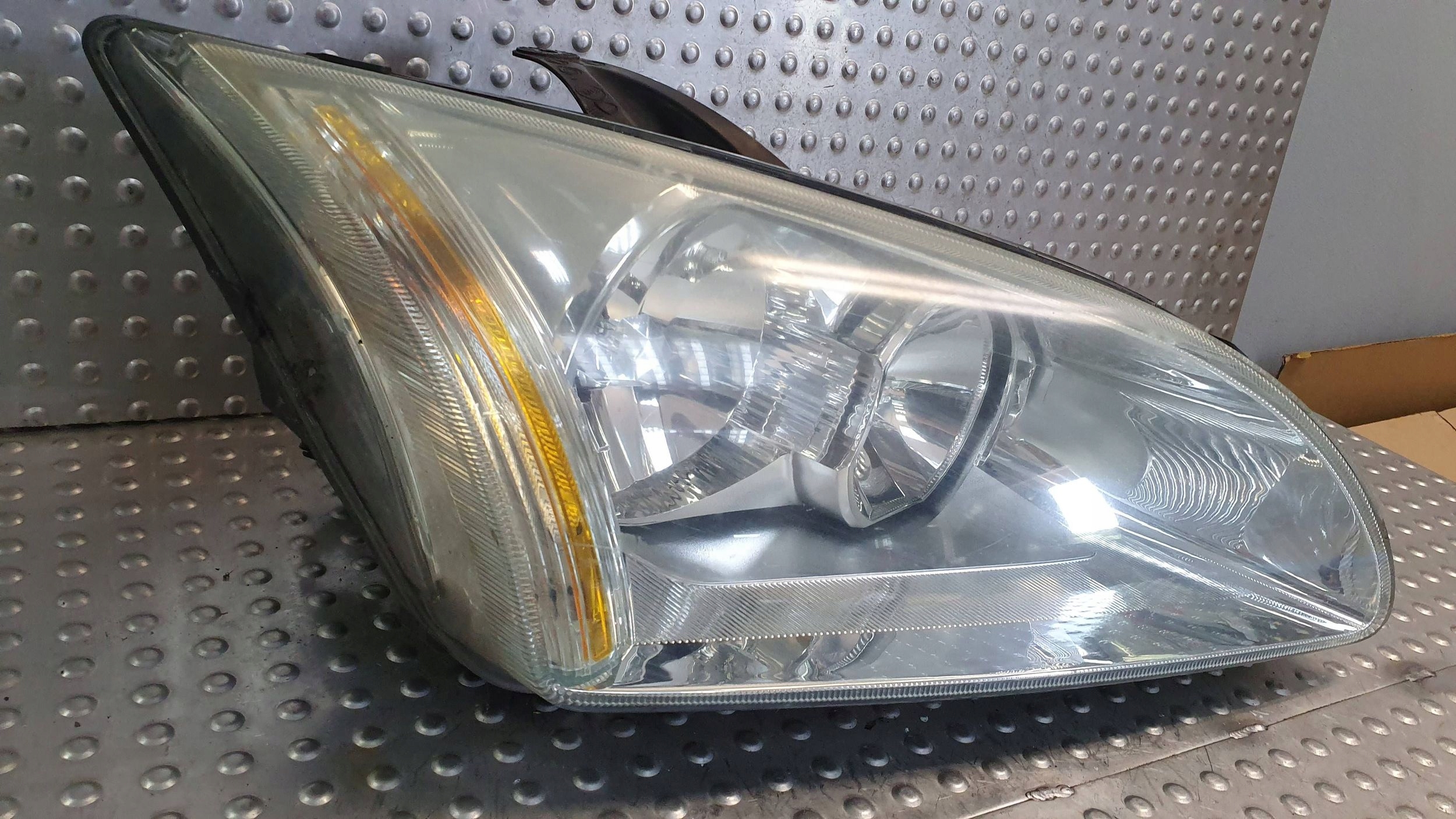 light front right 4M51-13W029-AC FORD FOCUS MK2 04