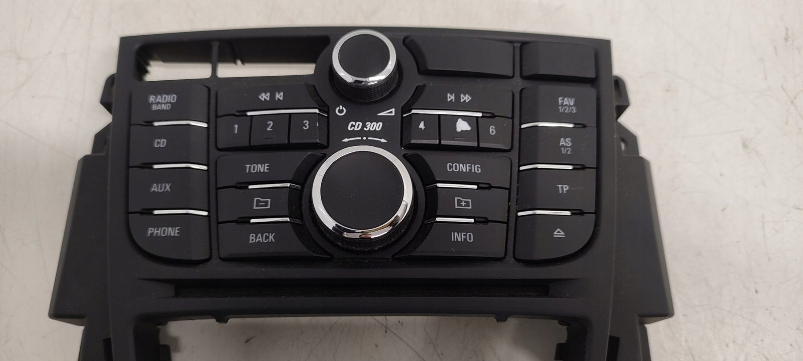 Panel radia Opel Astra J kombi 2,0 CDTI