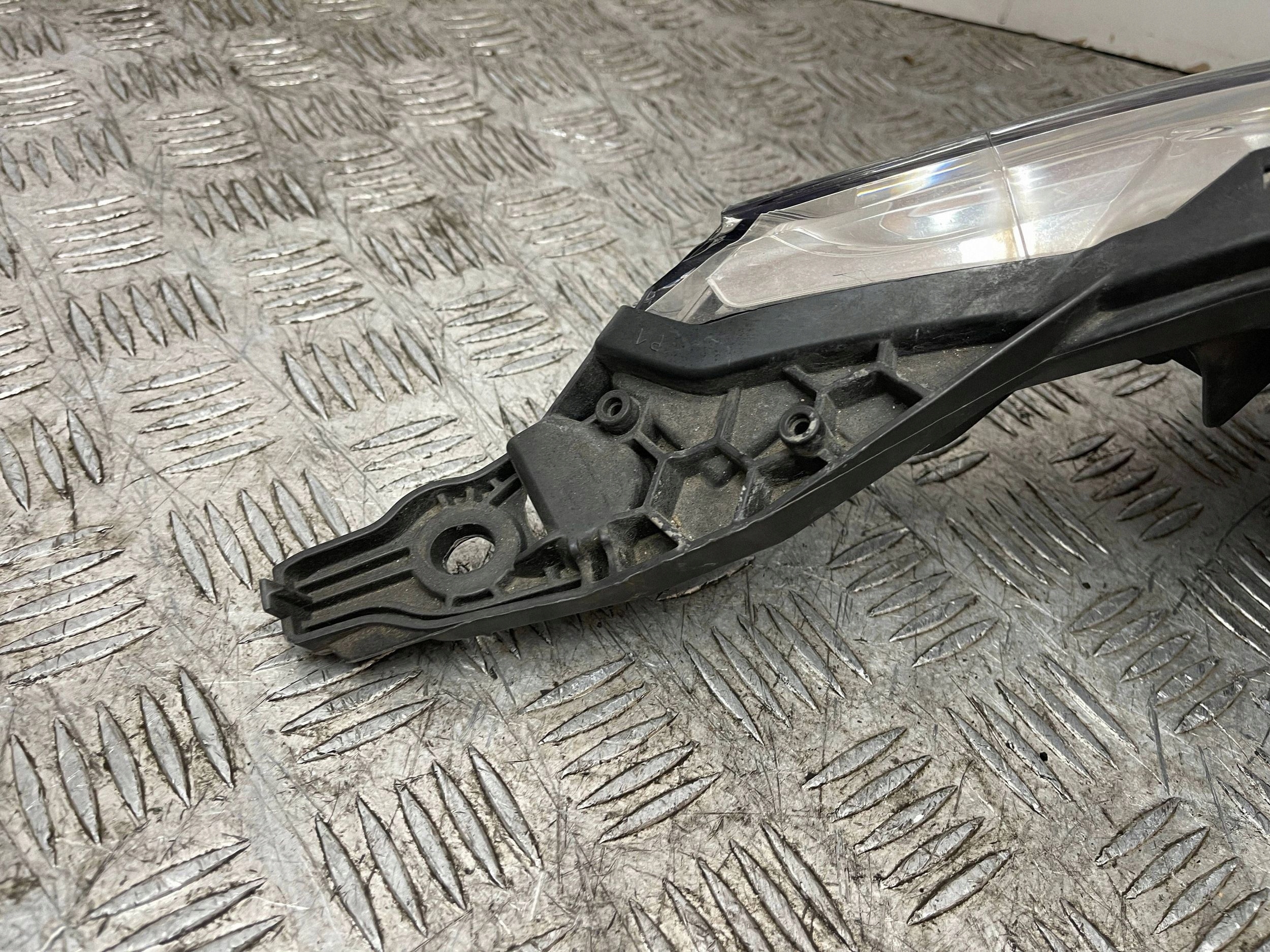 REFLEKTOR light left PEUGEOT 208 and 9802221880