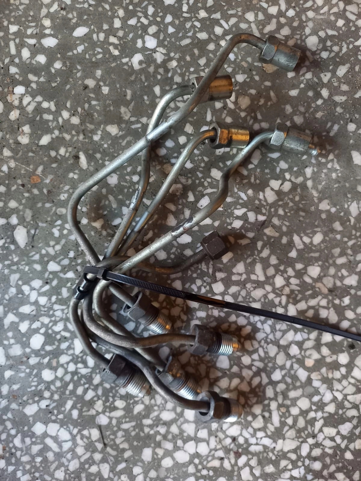 PRZEWODY WTRYSKOWE POMPY PALIWA TOYOTA RAV4 II LIF