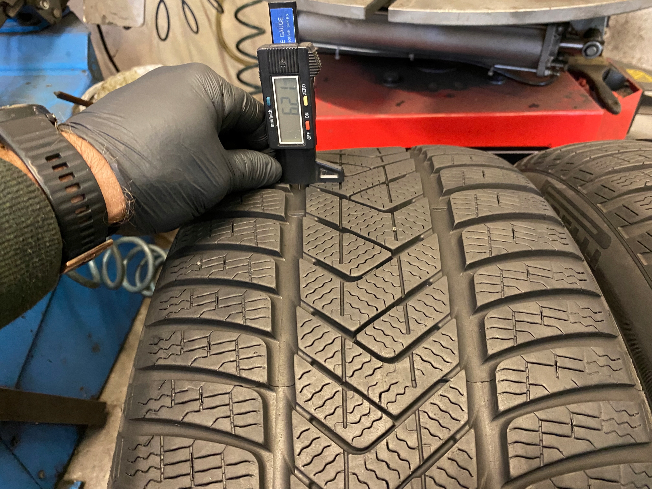 2 tyres winter 275/40R18 Pirelli Sottozero 3 6,5mm