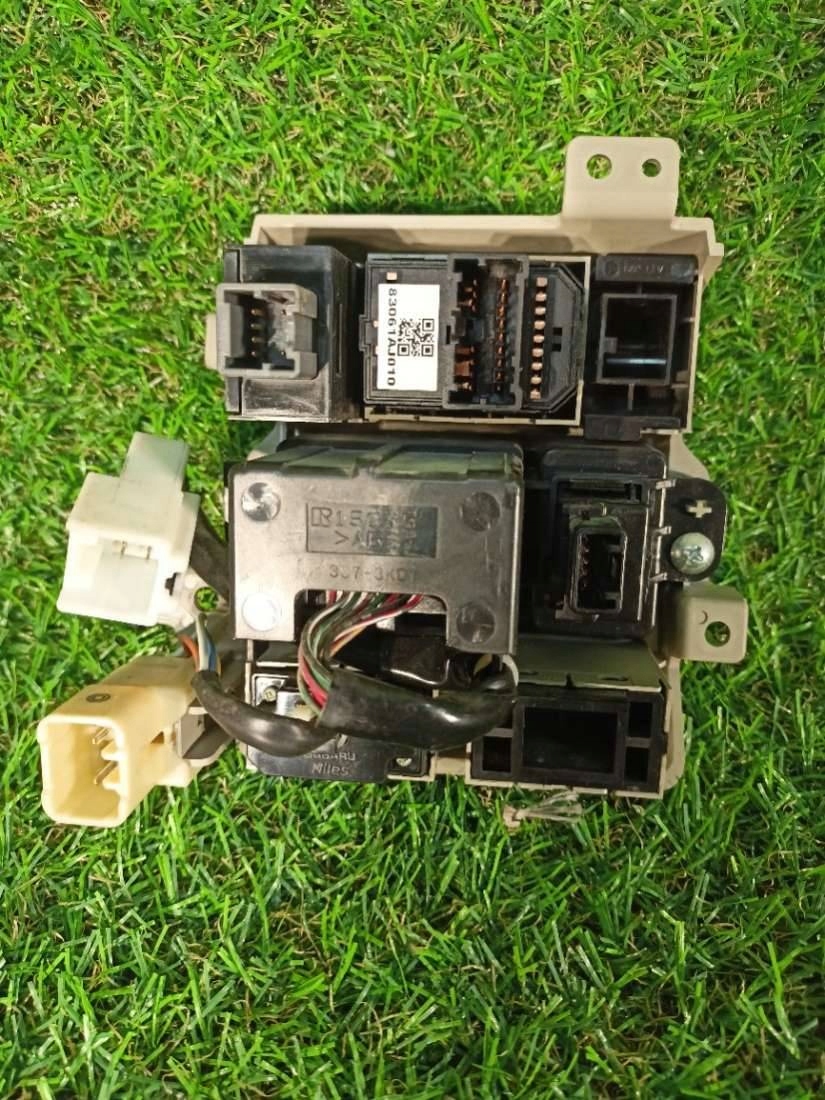 button control of mirrors bocznych Subaru Outback 4 2010 83061AJ010