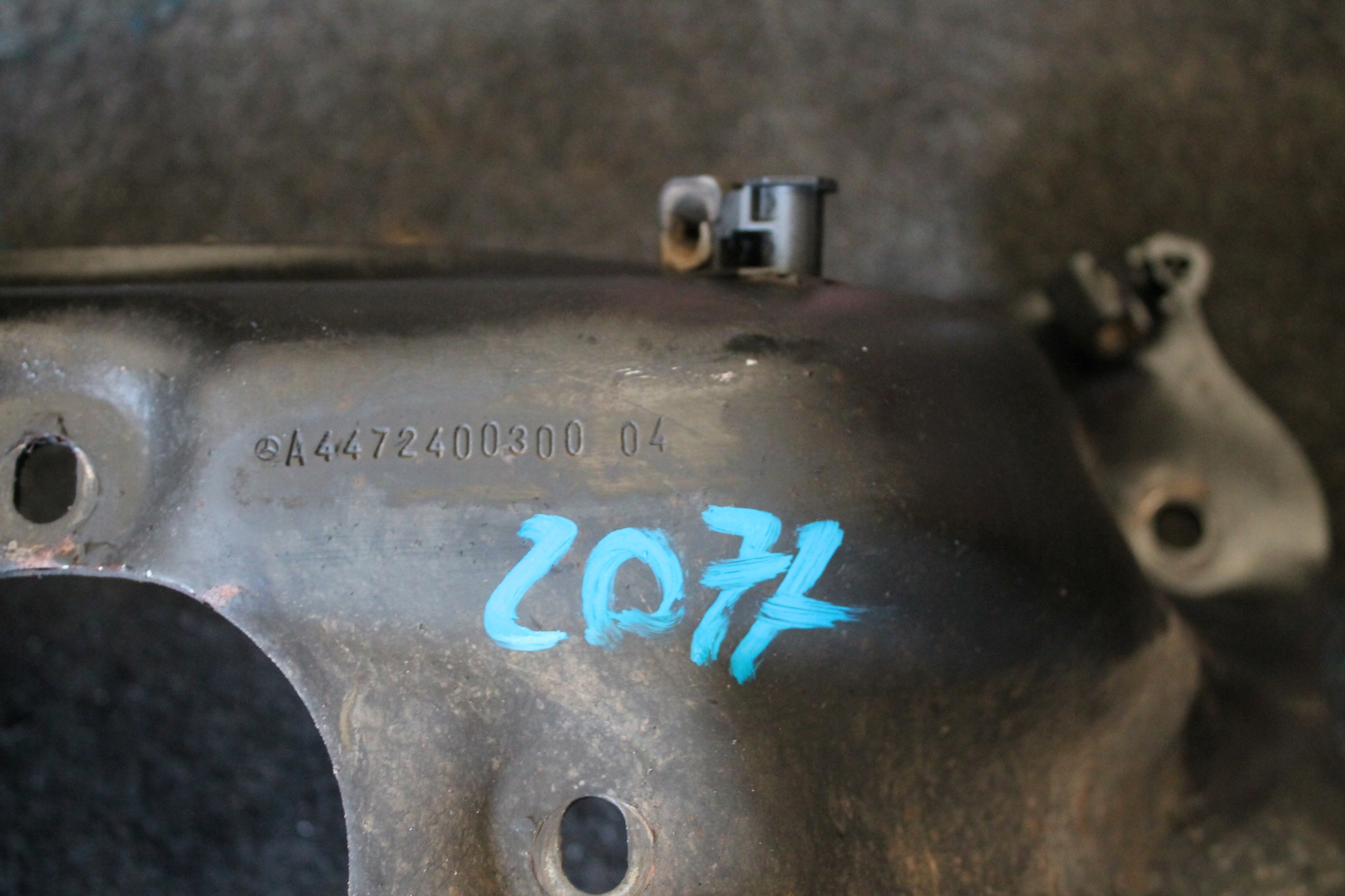 2077. Supporto cambio ingranaggi MERCEDES A4472400300