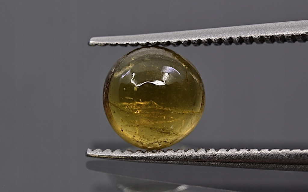 Turmalín kulatý kabošon fi 6,4 mm