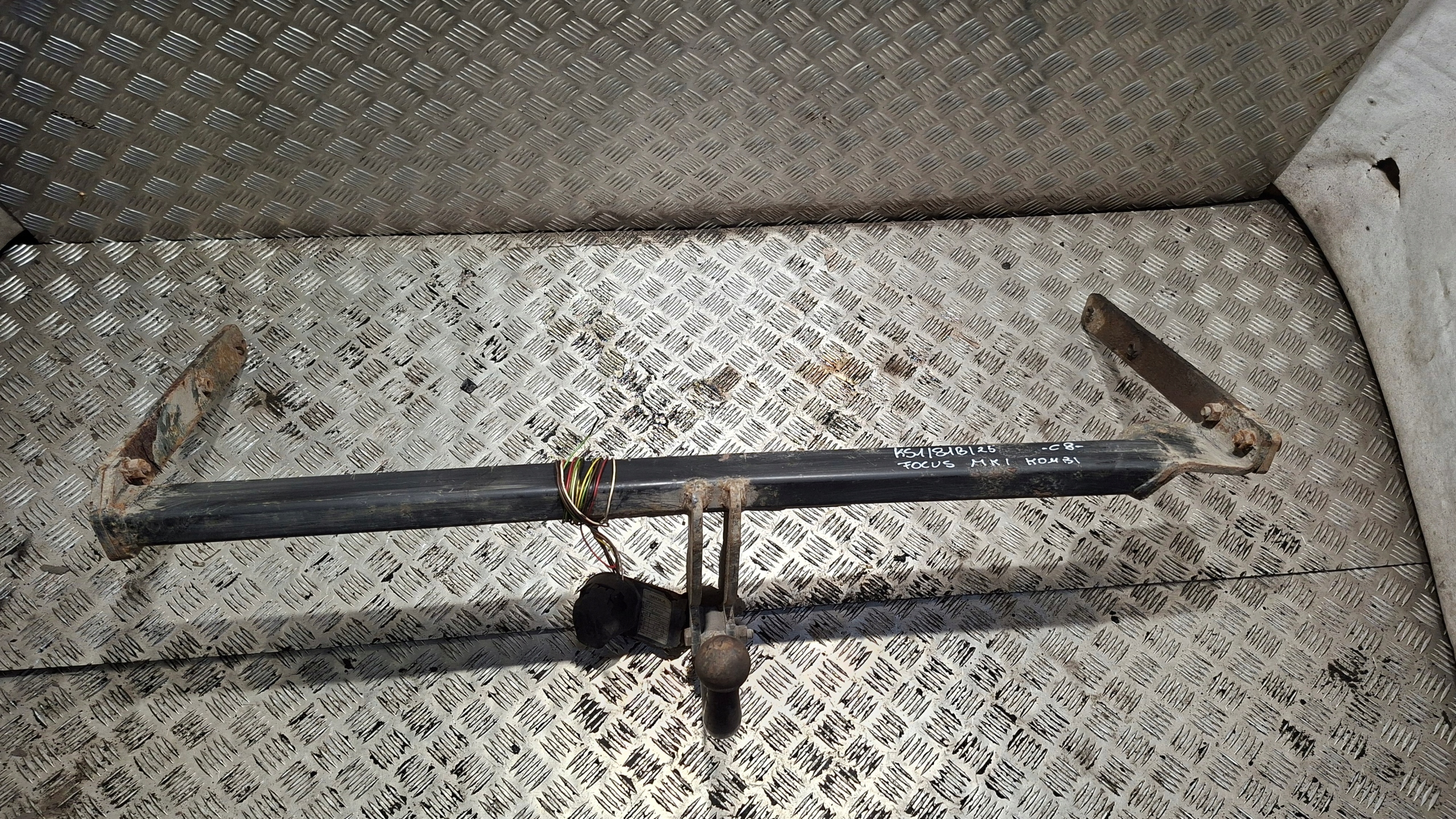 tow FORD FOCUS MK1 KOMBI