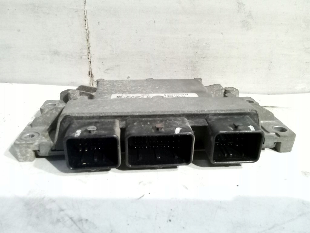 Renault Twingo II 2 computer control unit 8200774747