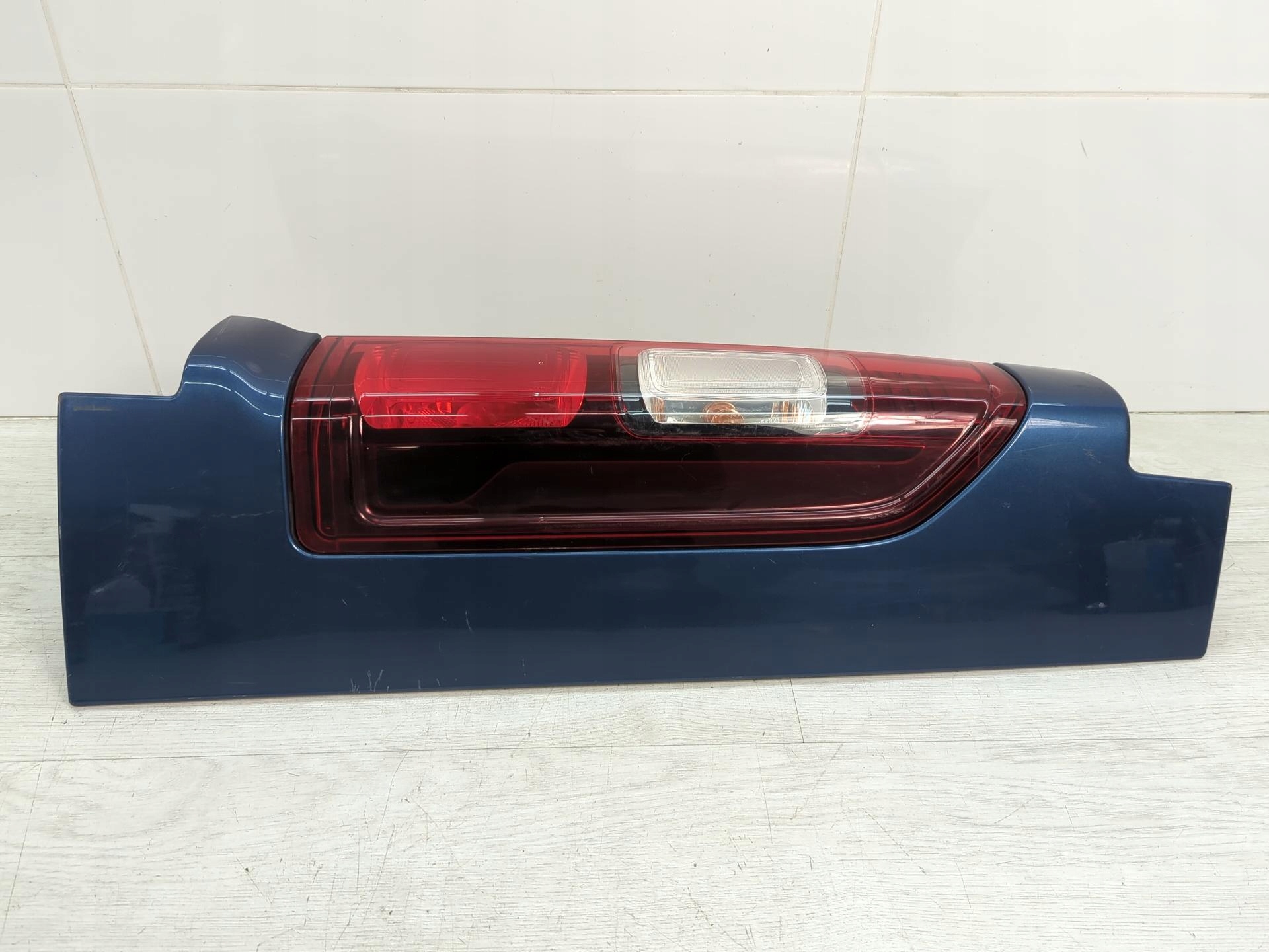 фонарь правый opel VIVARO renault TRAFIC 265A13908R