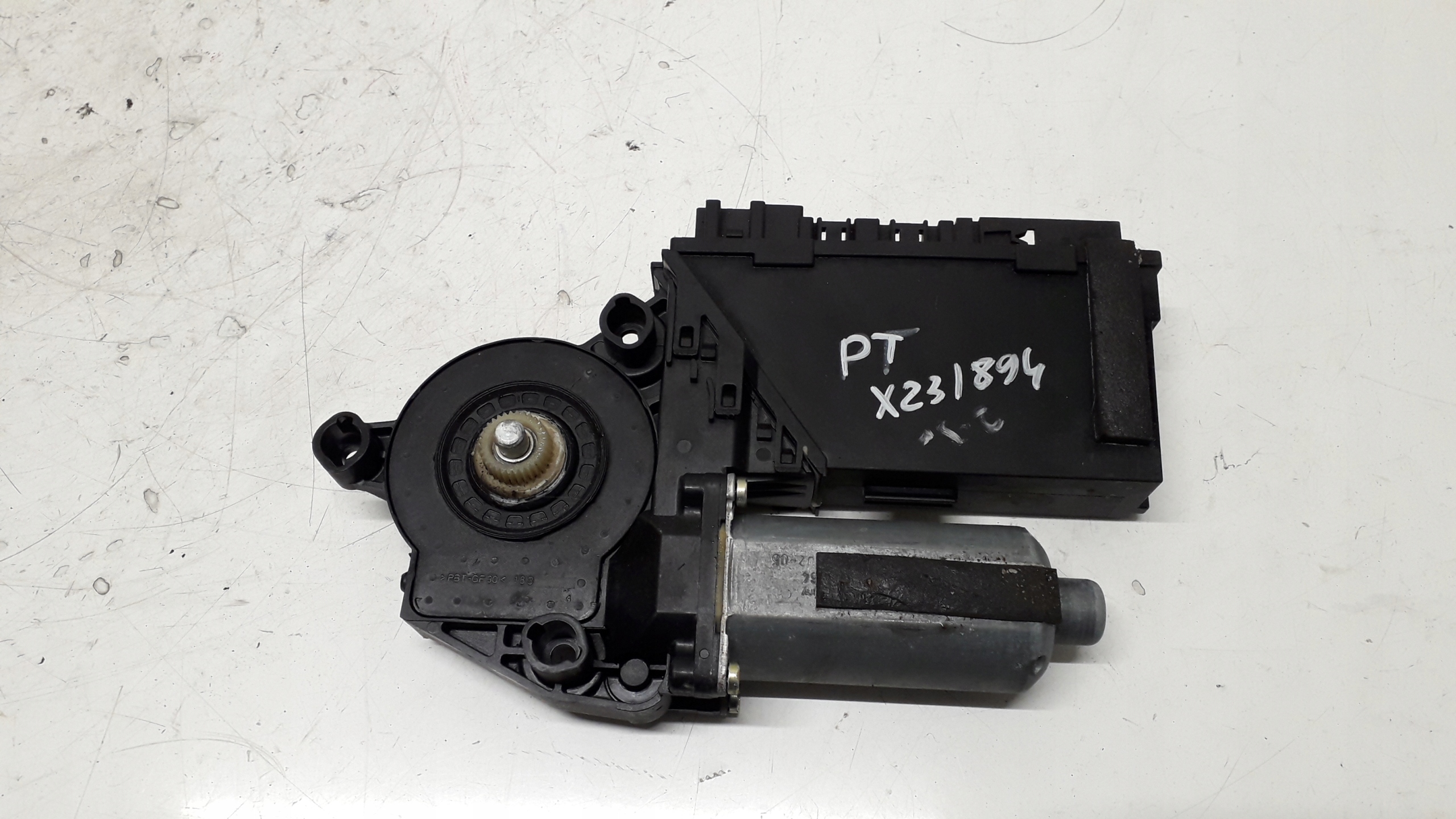 VW PHAETON SILNICZEK SZYBY PRAWY TYŁ 3D0959704D