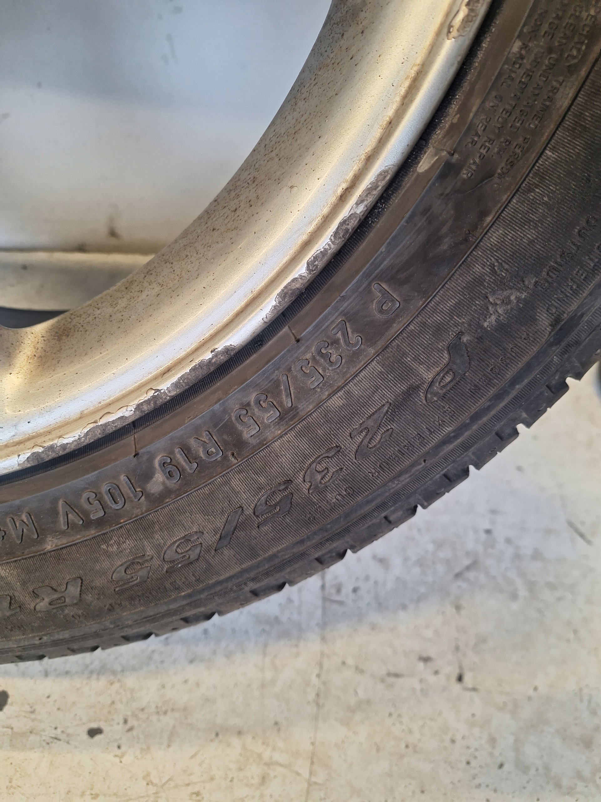 AUDI Q5 8R 08-12 discs + tyres 235/55 R19