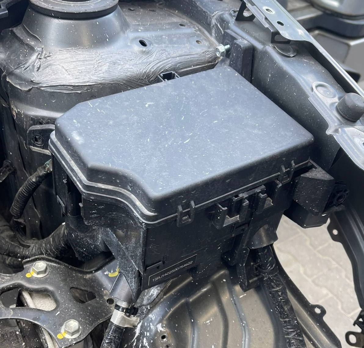 SUZUKI SX4 S-CROSS LIFT 1.4 HYBRID SKRZYNKA PUSZKA BEZPIECZNIKÓW Producent części Suzuki OE