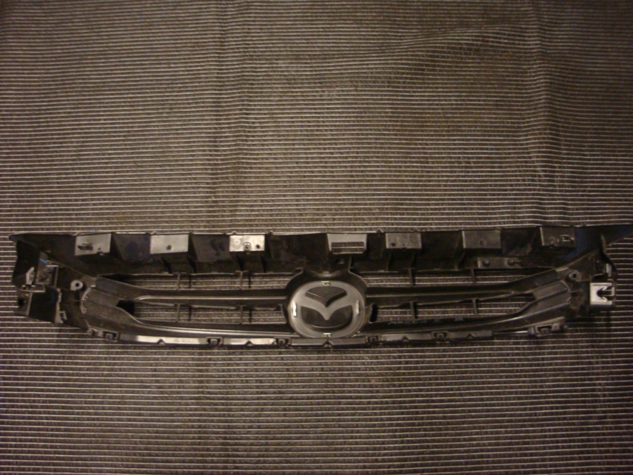 решетка радиатора рамка mazda 2 DL DJ 14- DB5J-50712