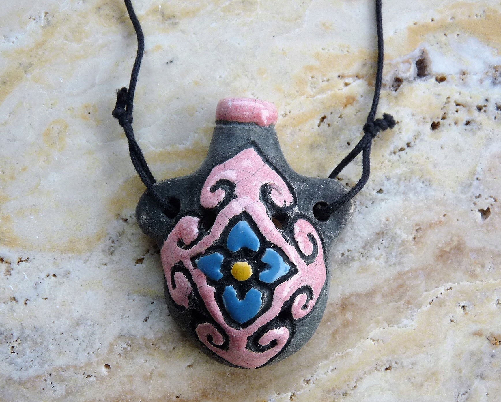 Přívěsek keramika unikát Okarína Huculská Náhrdelník Hudební talisman