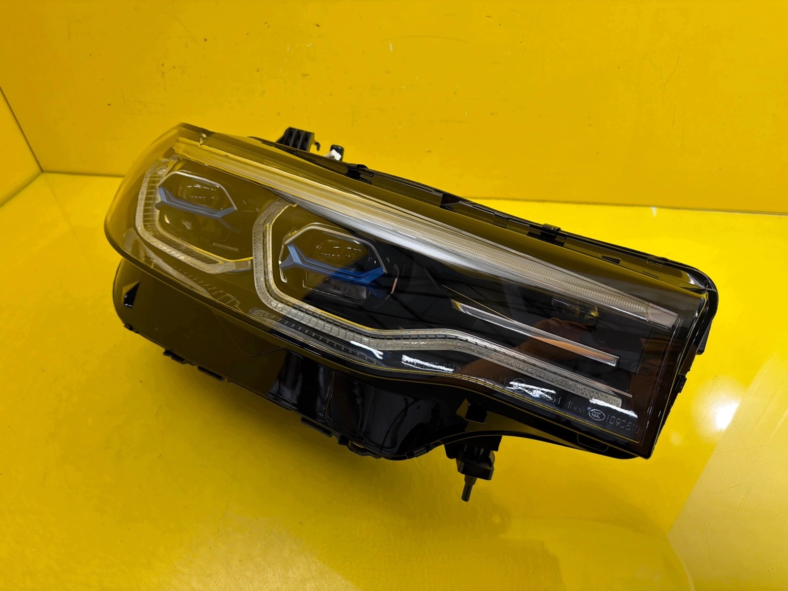 light right BMW X7 G07 Laser 9481802-10