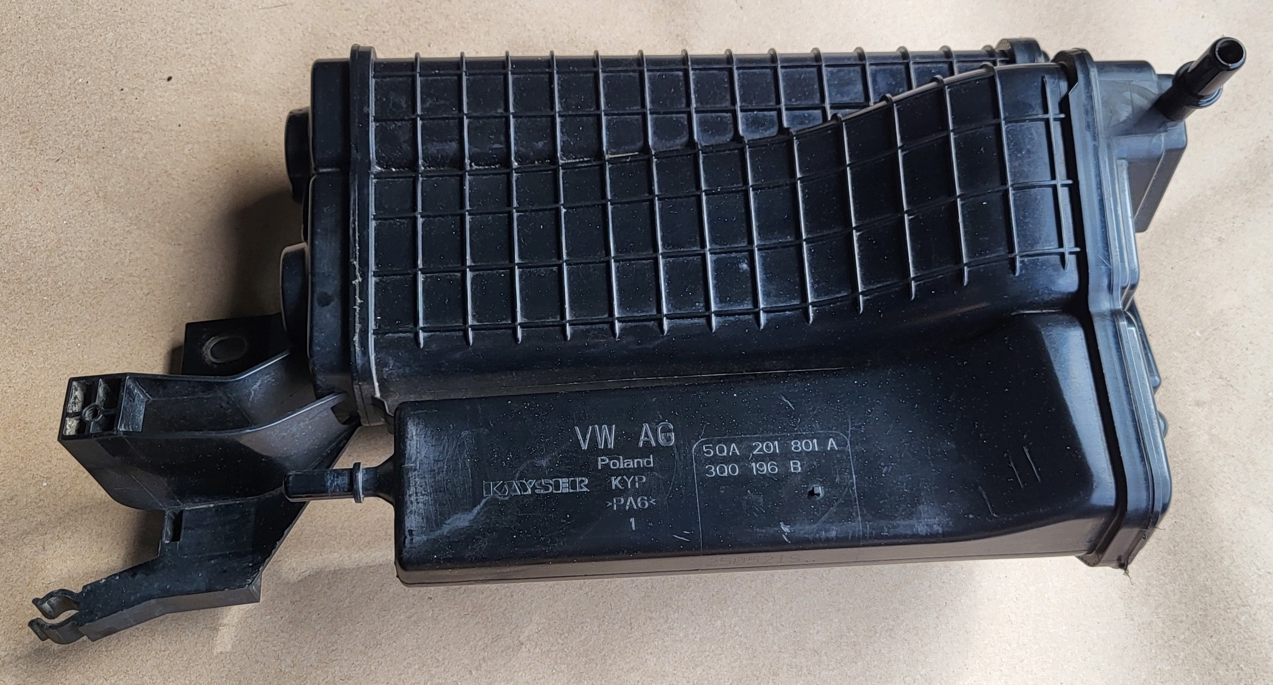 kohlenstofffilter des kraftstoffsbehälters VW TIGUAN II LIFT 1.5 2.0 TSI 5QA201801A 5Q0201890A