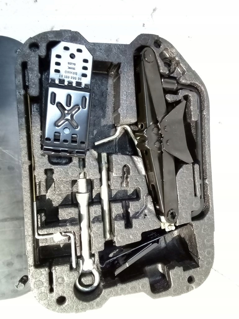 Citroen C4 Picasso e cric martinetto