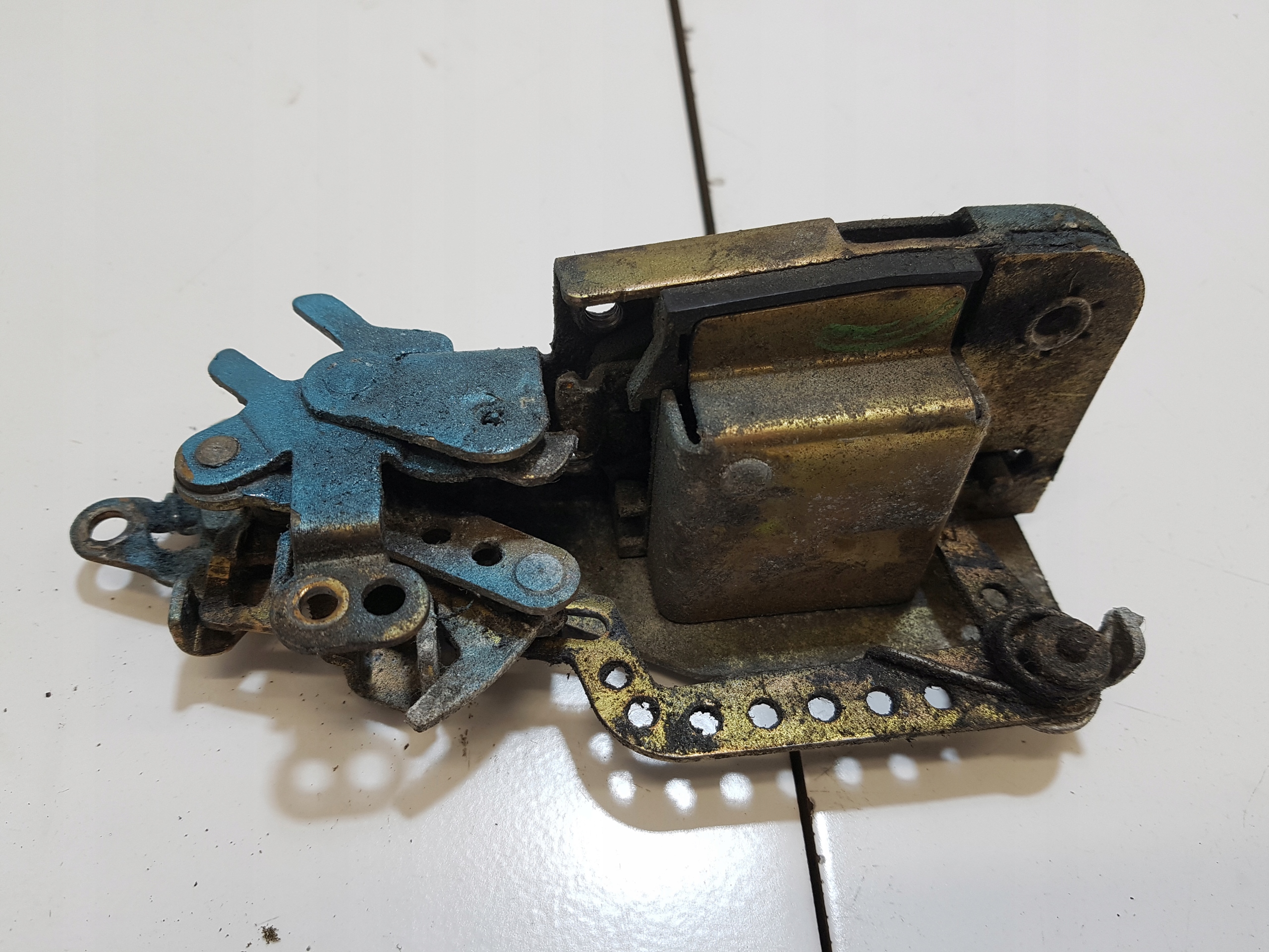 lock door left front VOLKSWAGEN T4