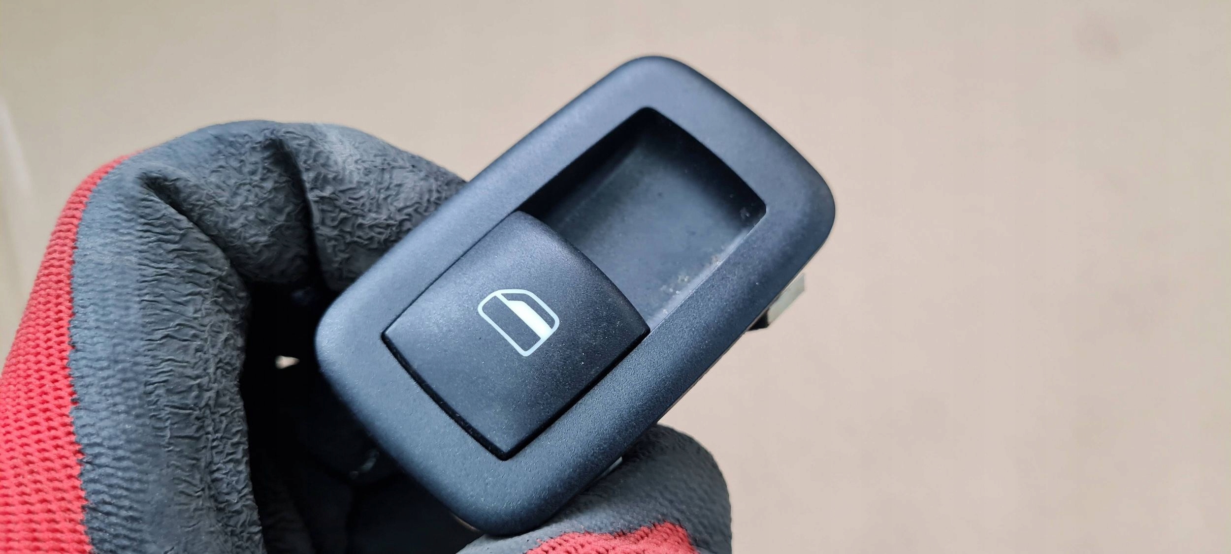 Chrysler Pacifica 2022 PANEL window control switch rear part 68234086AB