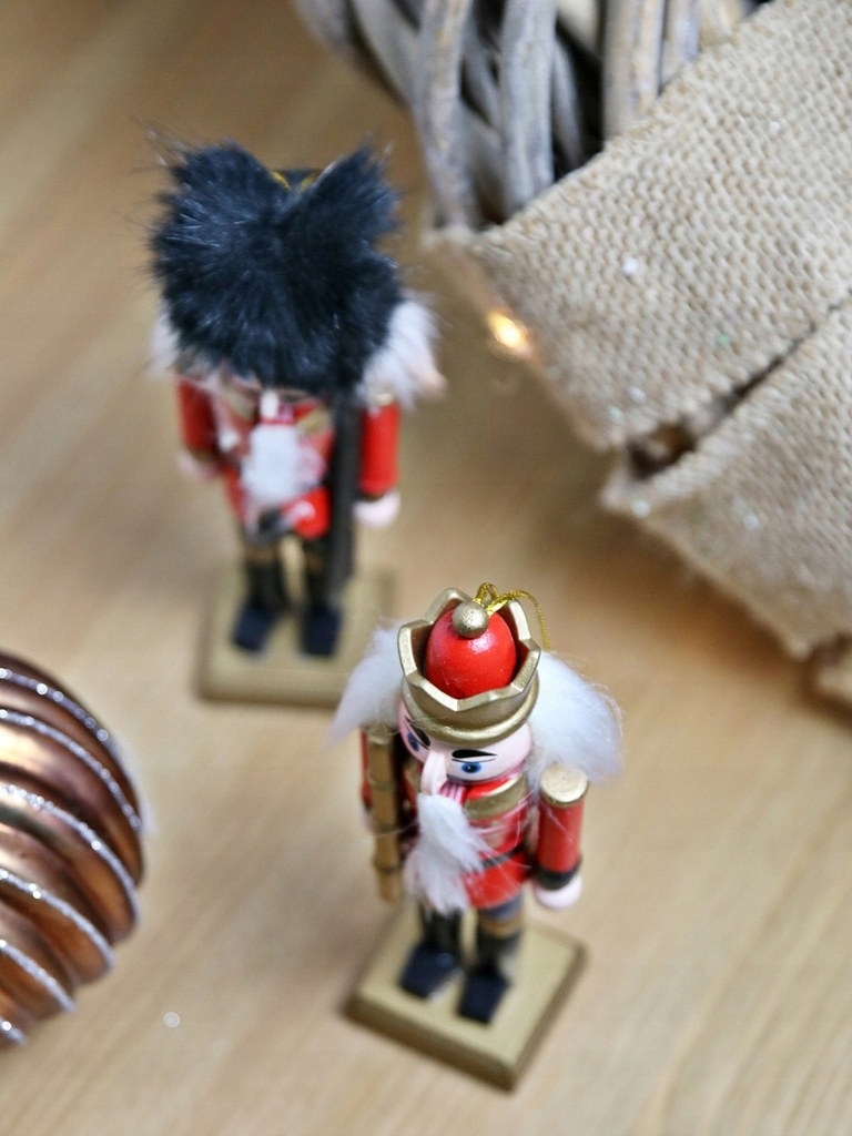 Figurka ozdoba stroik DZIADEK DO ORZECHÓW 11 cm Marka MPLCo