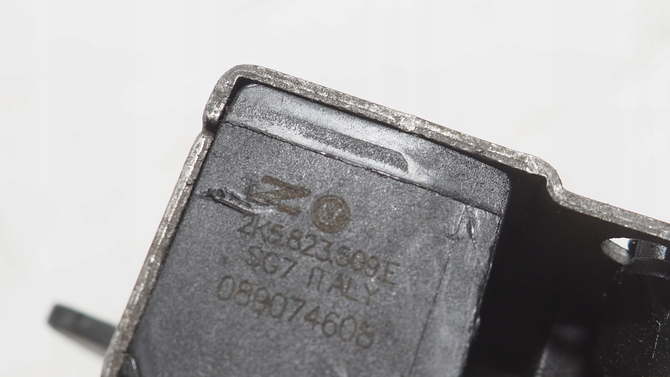 VW Caddy III lock rygiel bonnets 2K5823509E