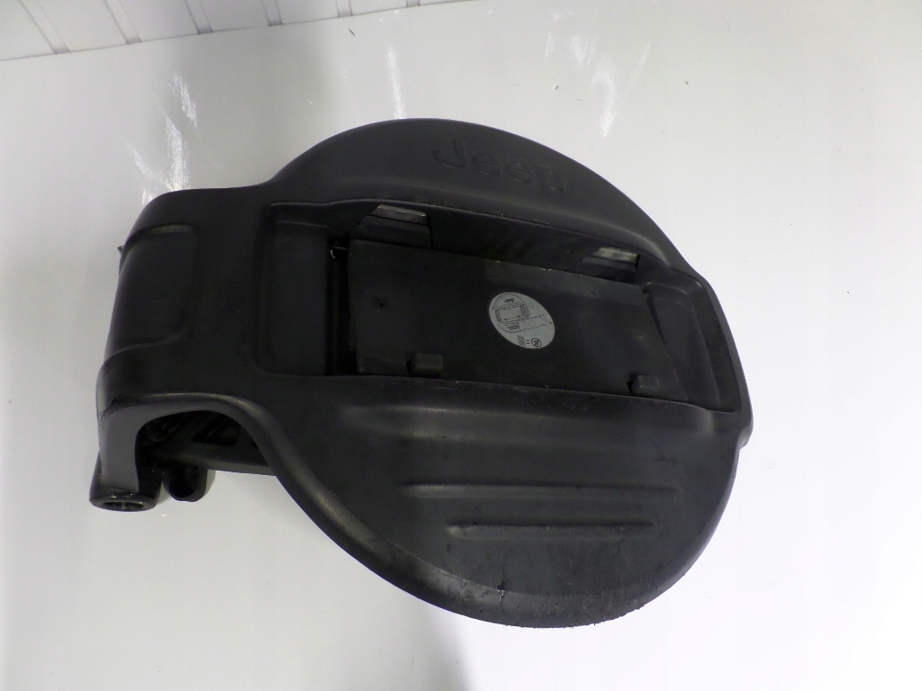 5HF06TRMAJ - JEEP CHEROKEE LIBERTY KJ КРЫШКА КРЕПЛЕНИЯ КОЛЕСА