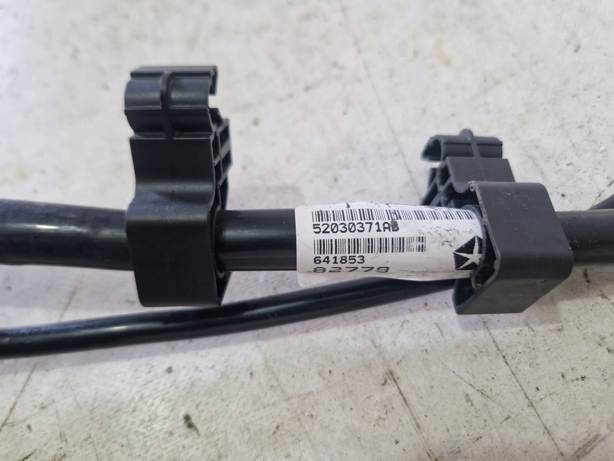 DODGE DURANGO 5.7 16+ fuel hose Behälter 52030371AB