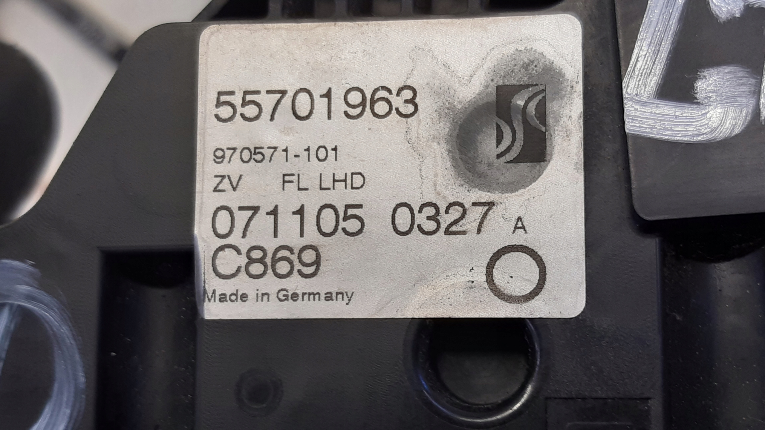 lock door left front 55701963 Fiat Grande Punto