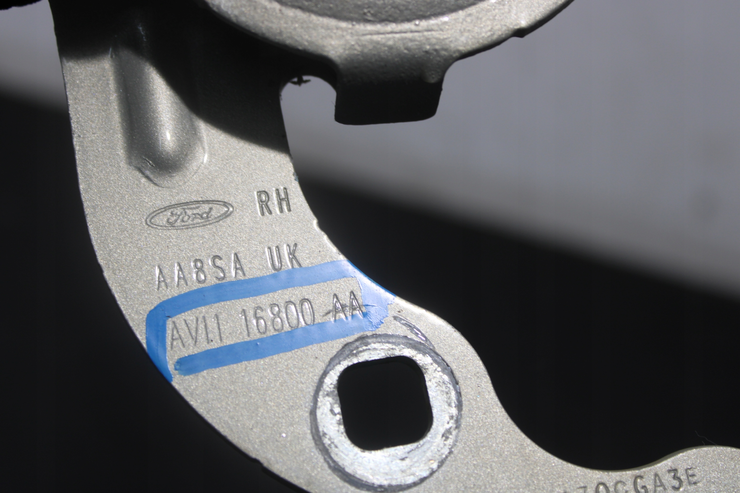 hinge bonnets right FORD B-MAX AV11-16800-AA