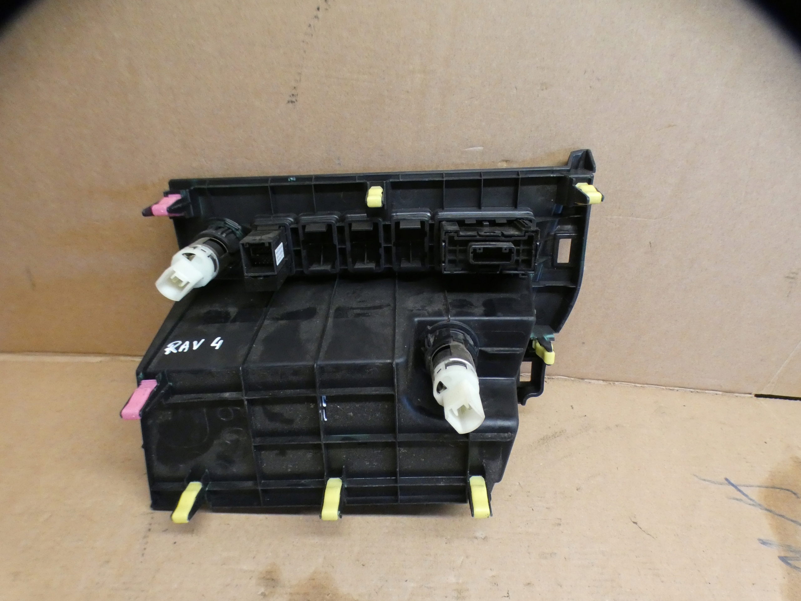 Toyota RAV 4 (XA40) 2017 Commandes et przyciski