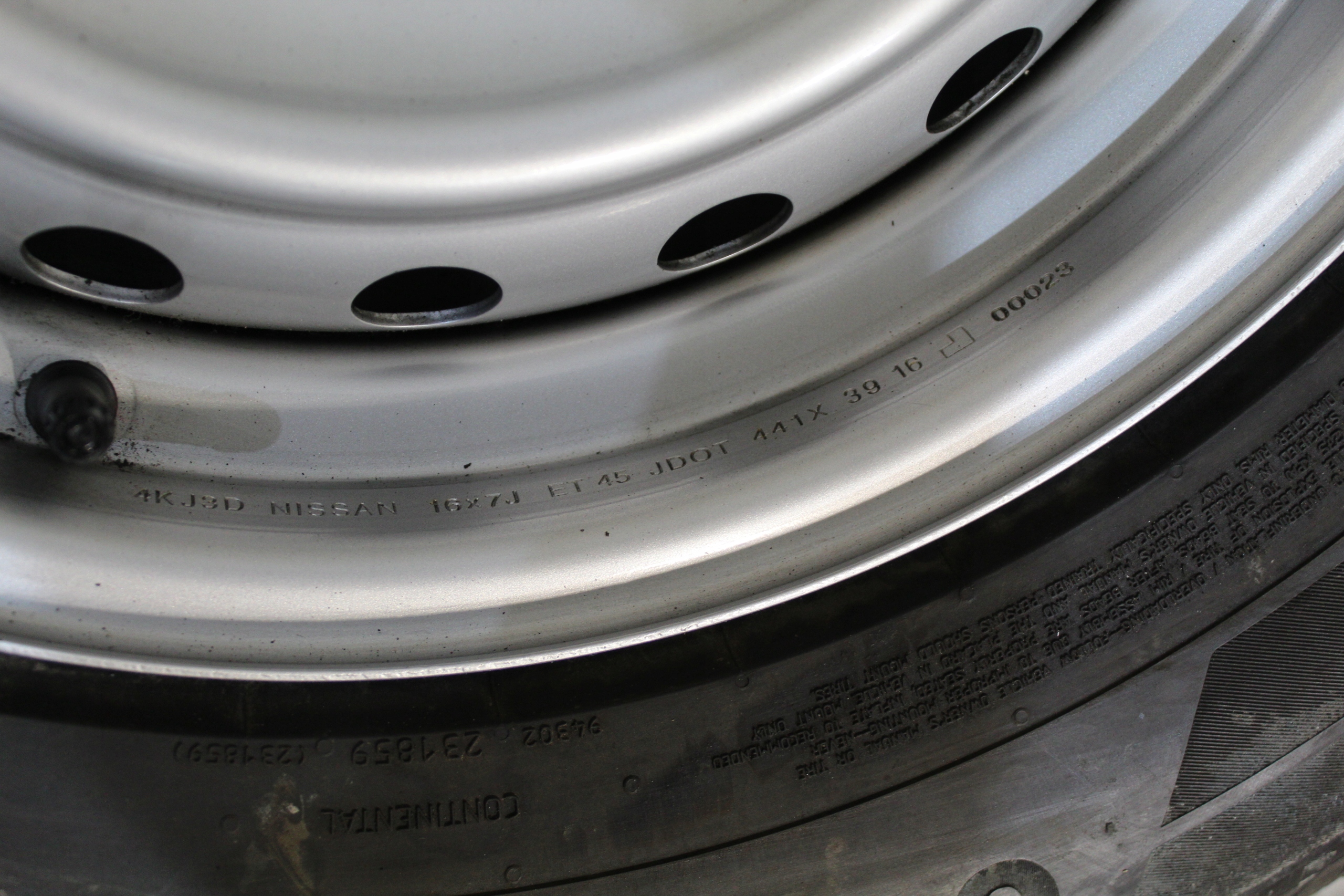 wheels discs metal tyres 255/60 R16 ALASKAN