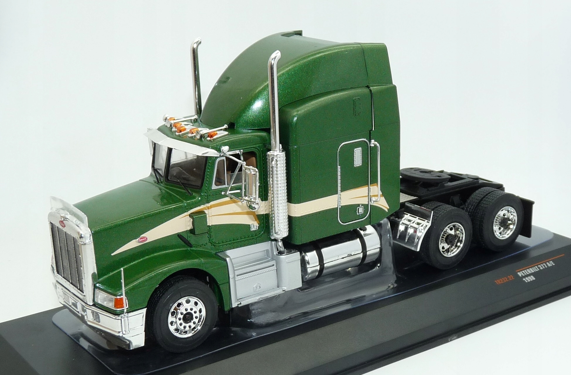 Peterbilt 377 A/E (1998) 1:43 IXO TR232