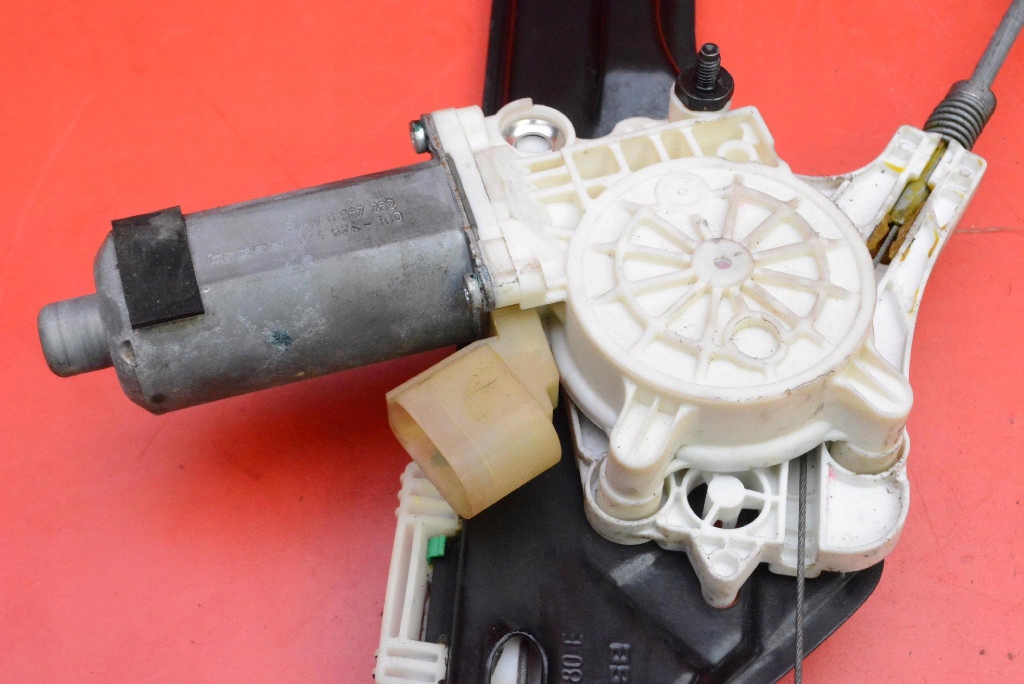 window regulator right front EU 7137020 BMW X5 E70 06-10