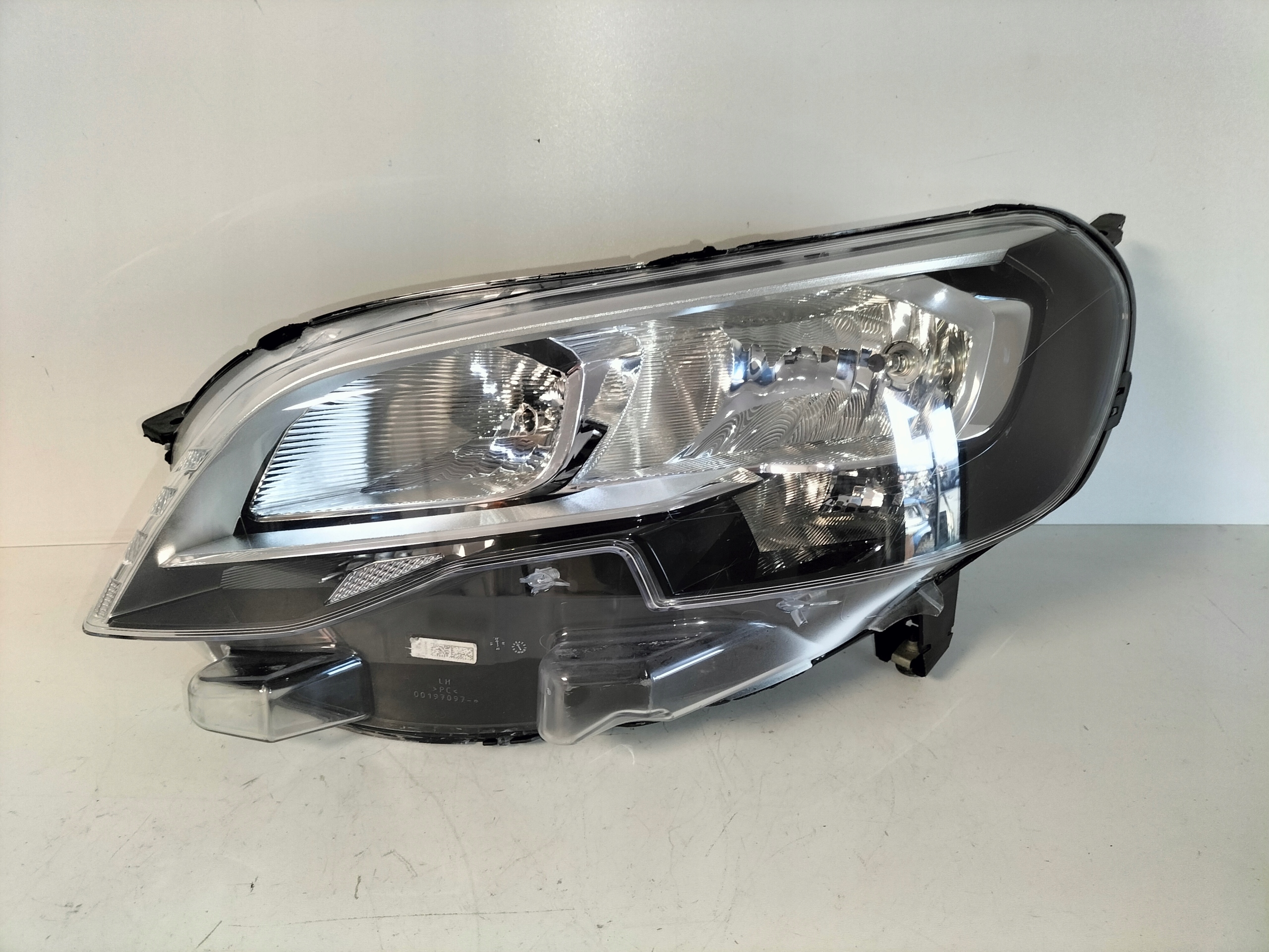 light front reflektor left PEUGEOT EXPERT III 16
