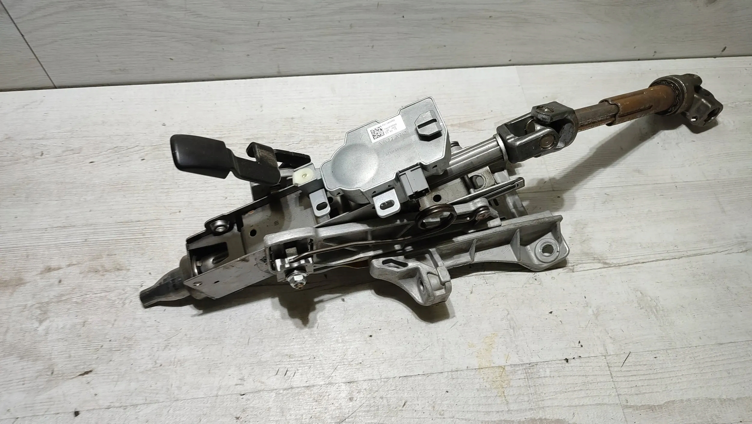 Volvo V40 II 2018r steering wheel rod