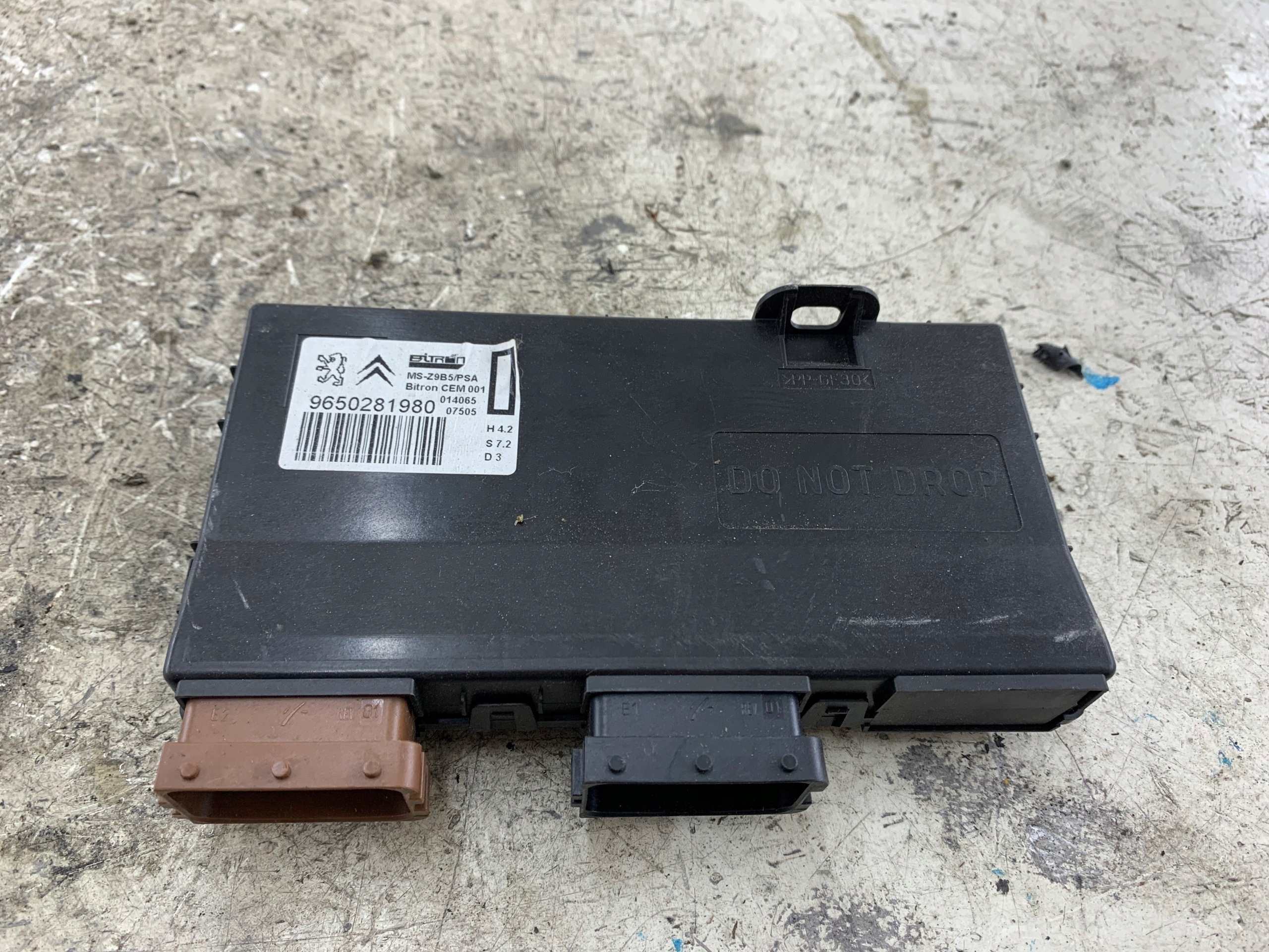 PEUGEOT 607 module unité de commande électronique uce siège 9650281980