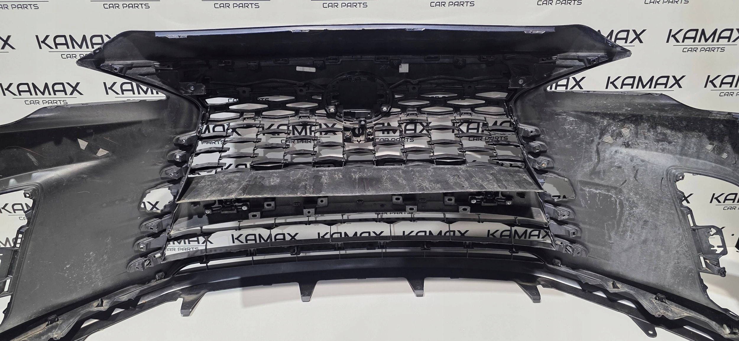front bumper grille below KAMERE LEXUS RX V 22- PDC washers 52119-48850