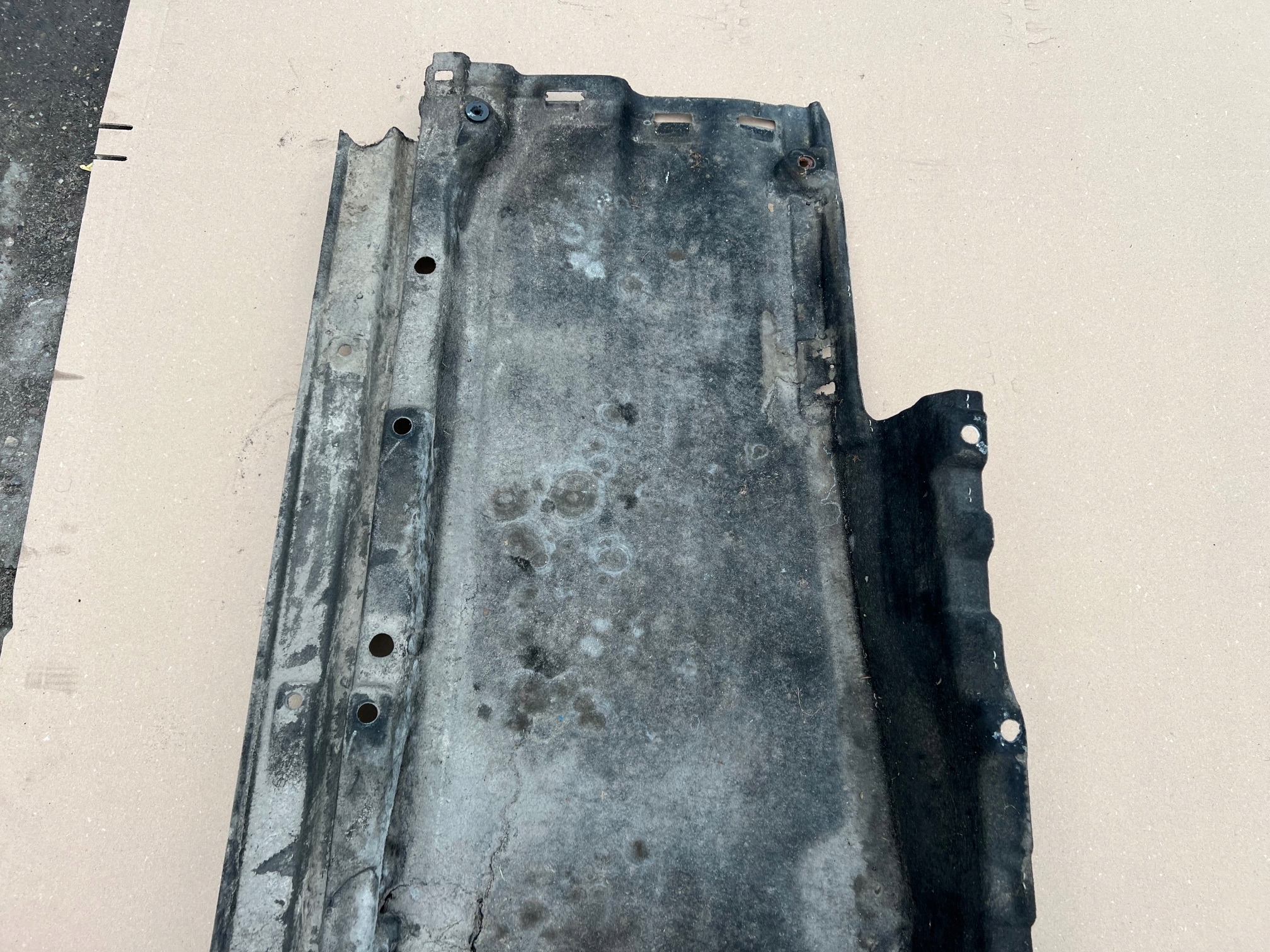 AUDI Q5 80A Blende Abdeckung abdeckung des Bodens Unterfahrschutz links 80A825207B